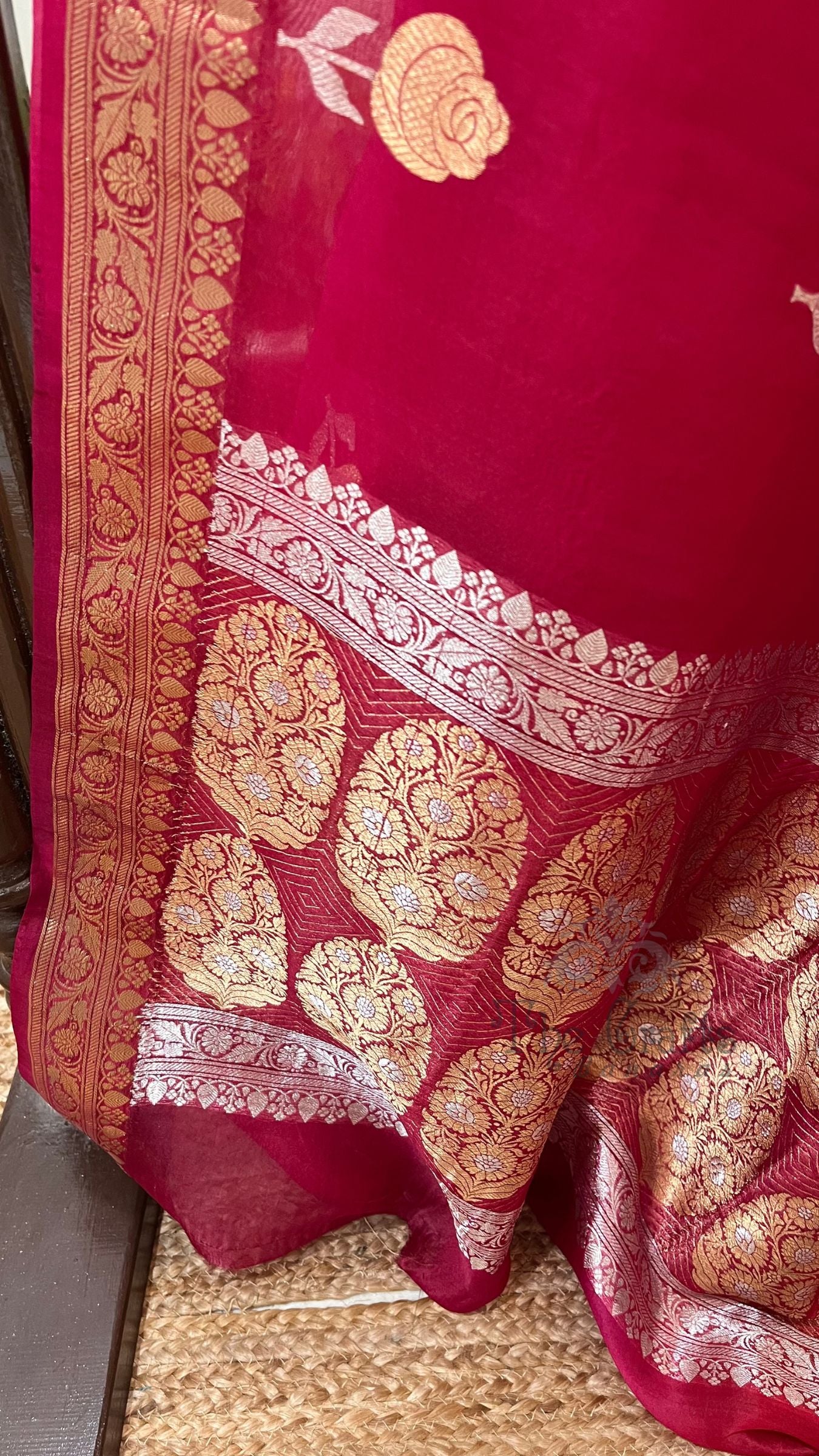 Pure Kora Silk Handloom Banarasi Saree - With Kadhua motifs