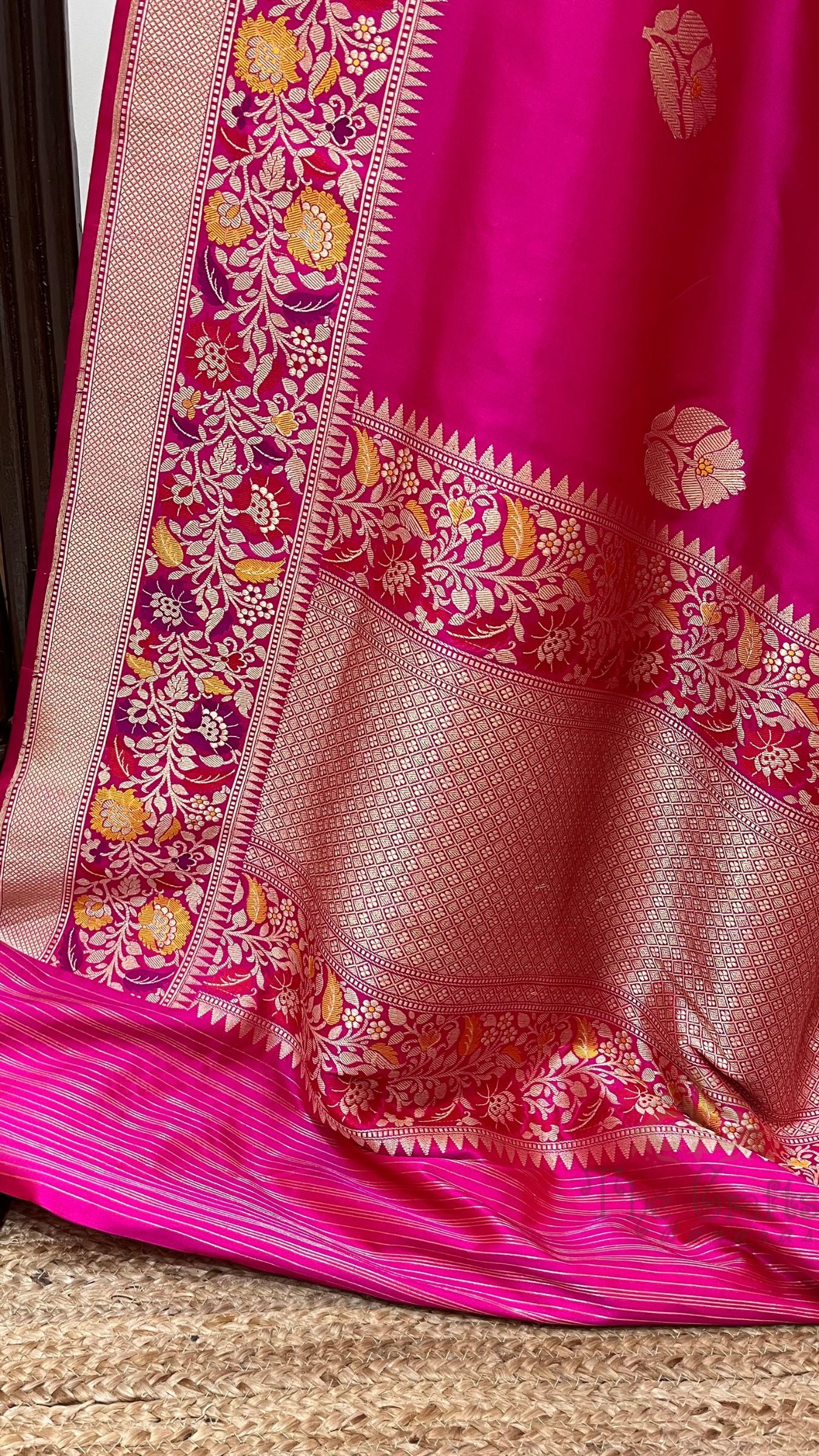 Pure Katan Silk Handloom Banarasi Saree - with kadhua meenakari motifs