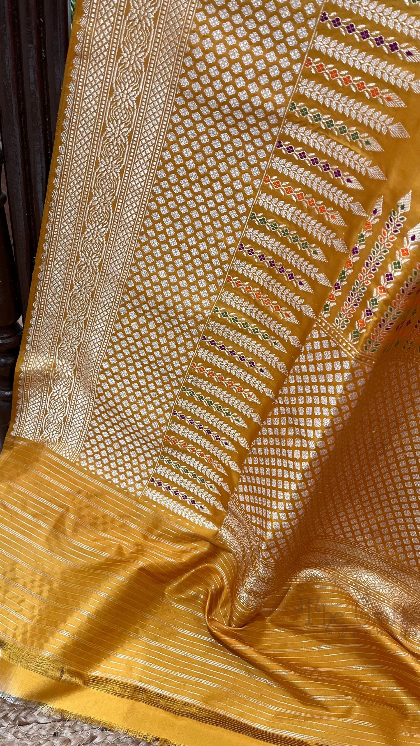 Pure Katan Silk Handloom Banarasi Saree - with kadhua meenakari motifs