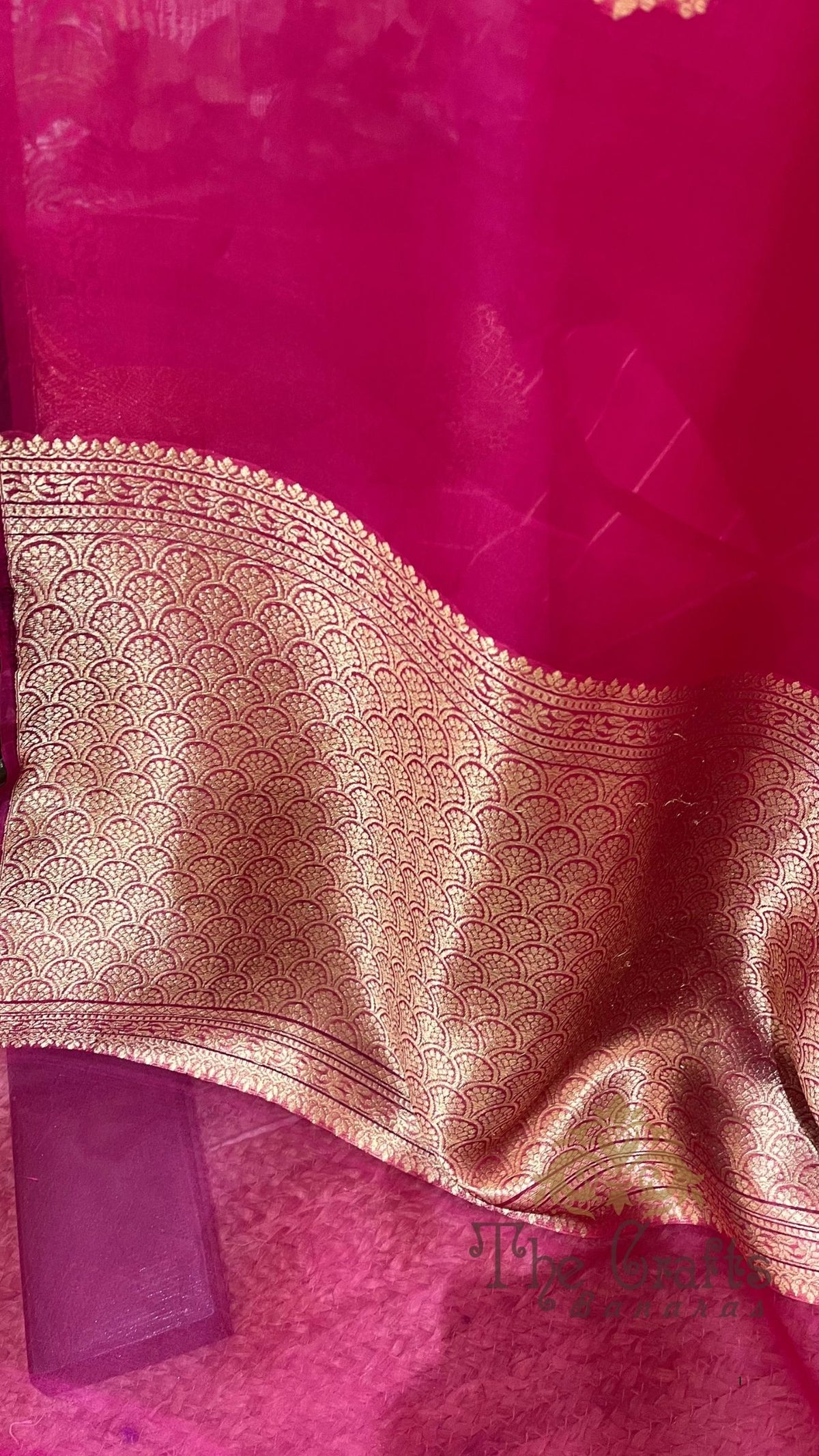 Pure Kora Silk Handloom Banarasi Saree - With Kadhua motifs