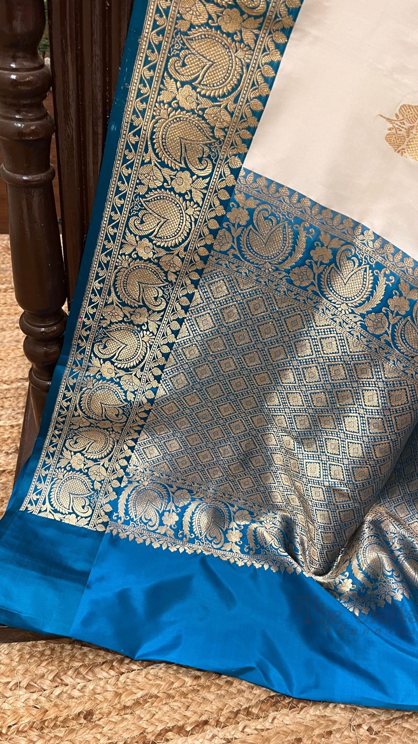 Pure Katan Silk Handloom Banarasi Saree - with kadhua motifs