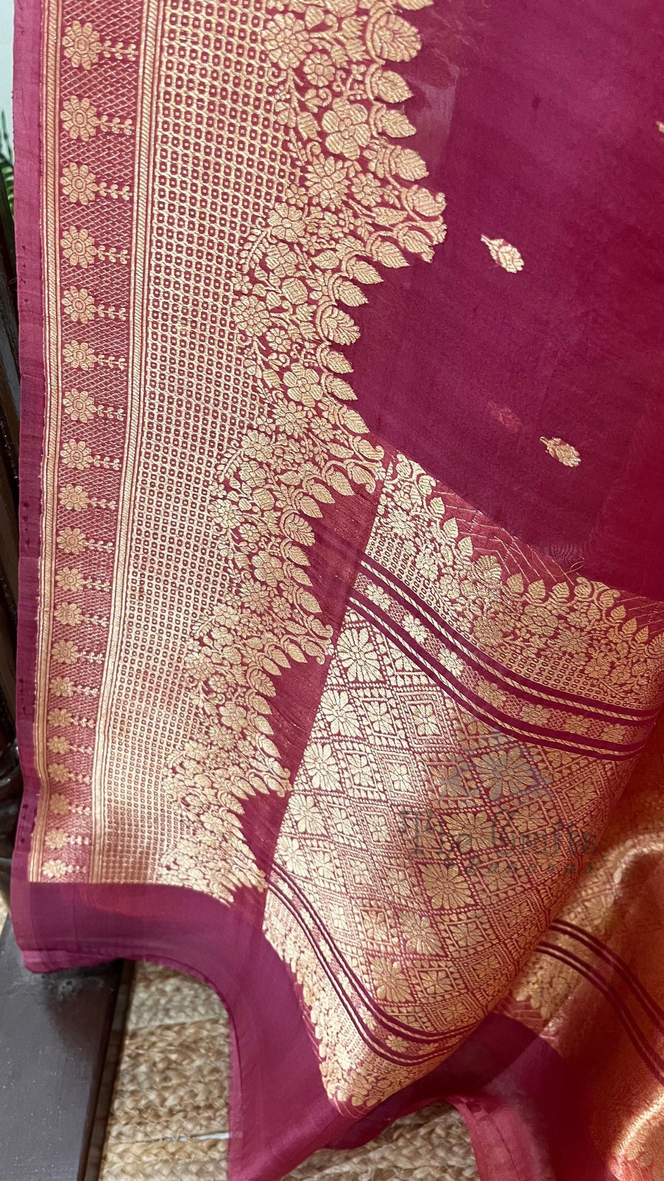 Pure Kora Silk Handloom Banarasi Saree - With Kadhua motifs