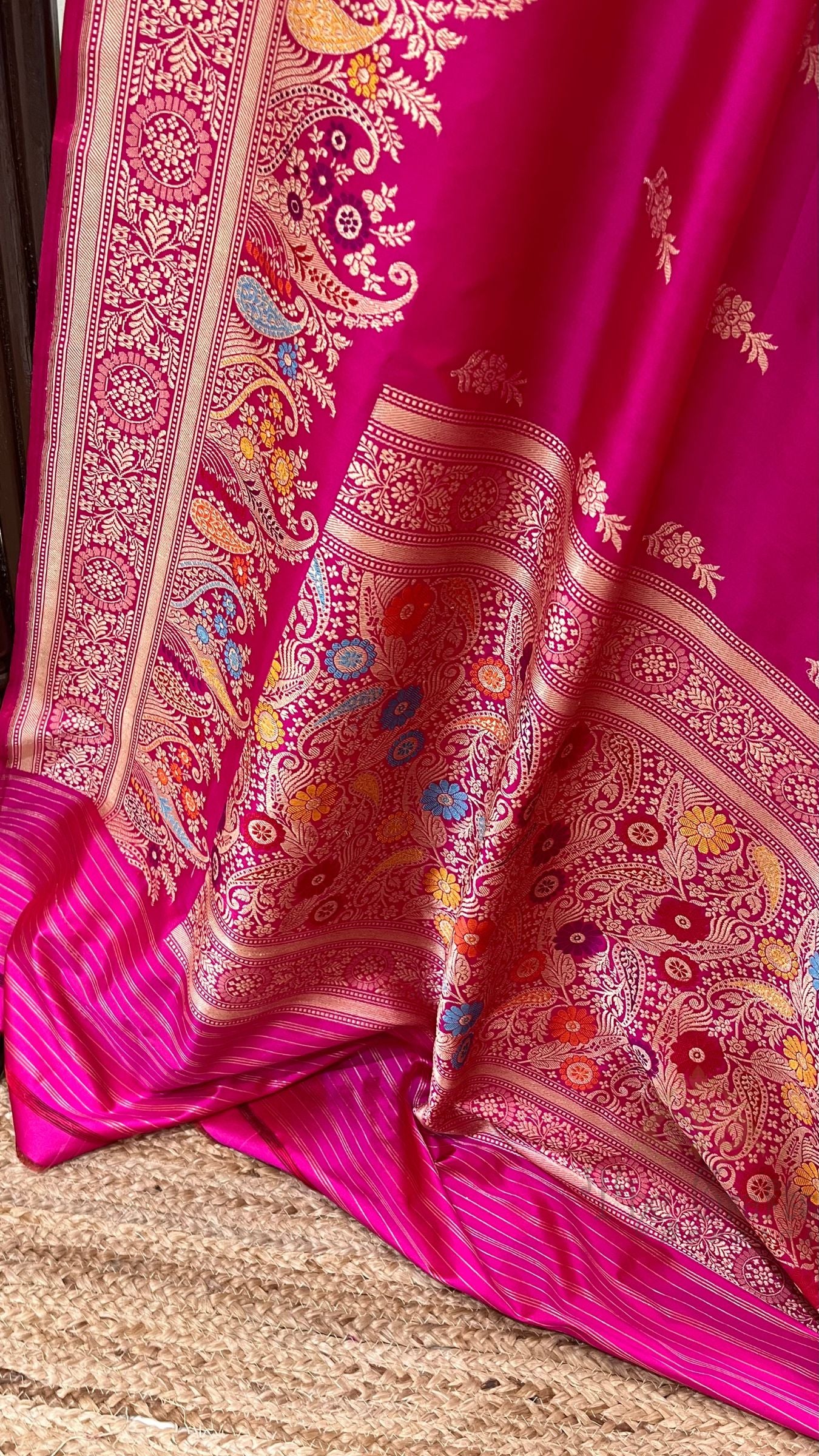Pure Katan Silk Handloom Banarasi Saree - with kadhua meenakari motifs