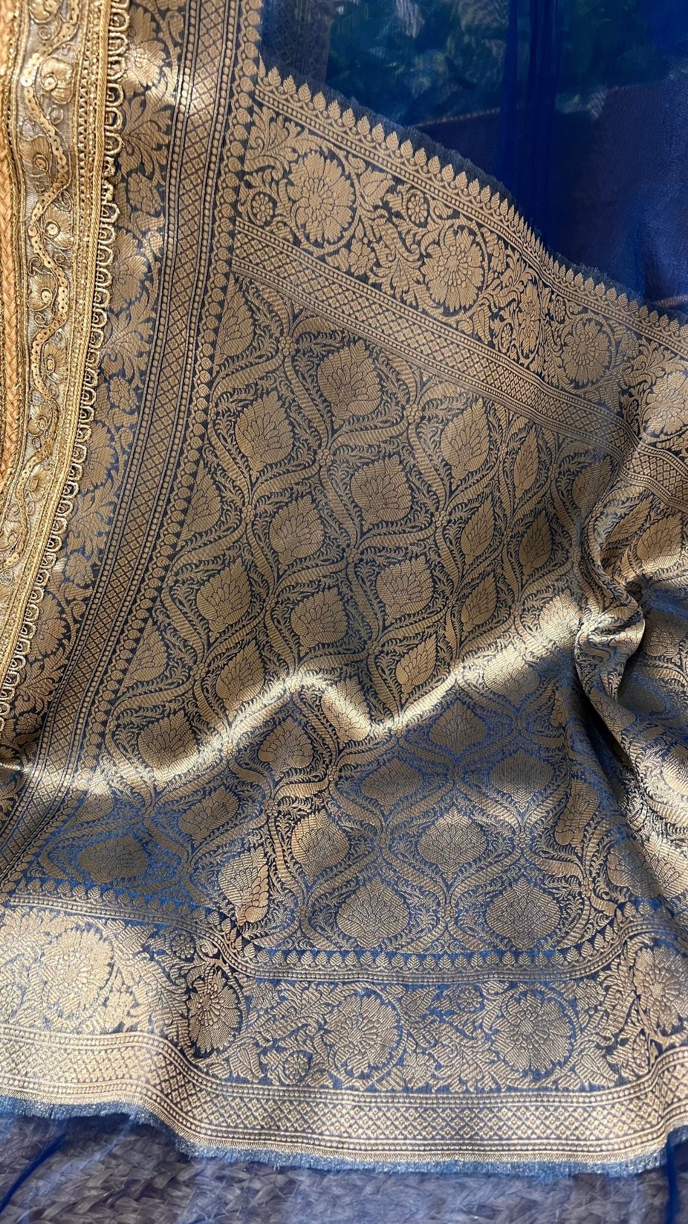 Pure Tissue Silk Handloom Banarasi Saree - with Lace Border
