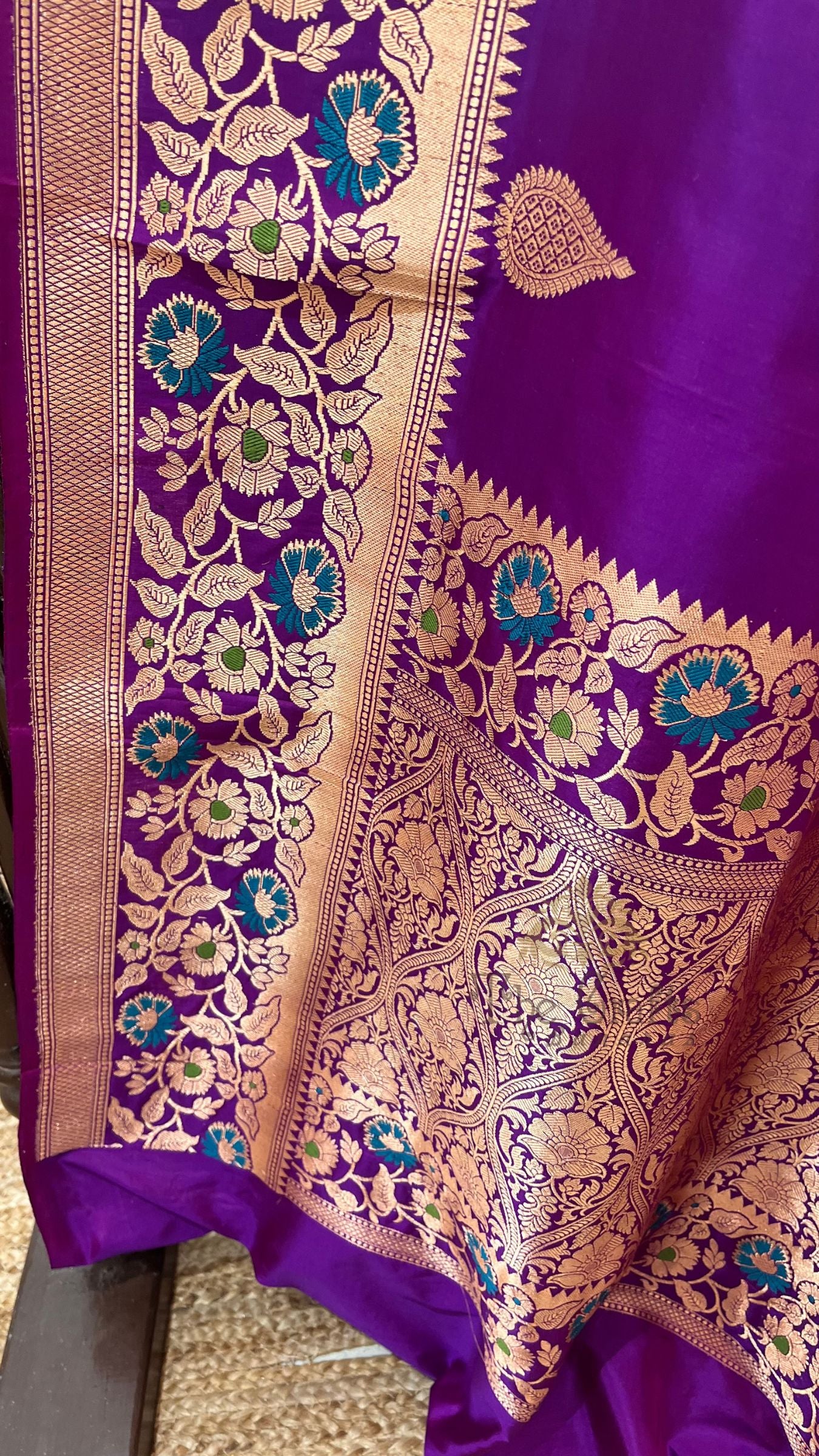 Pure Katan Silk Handloom Banarasi Saree - with kadhua motifs