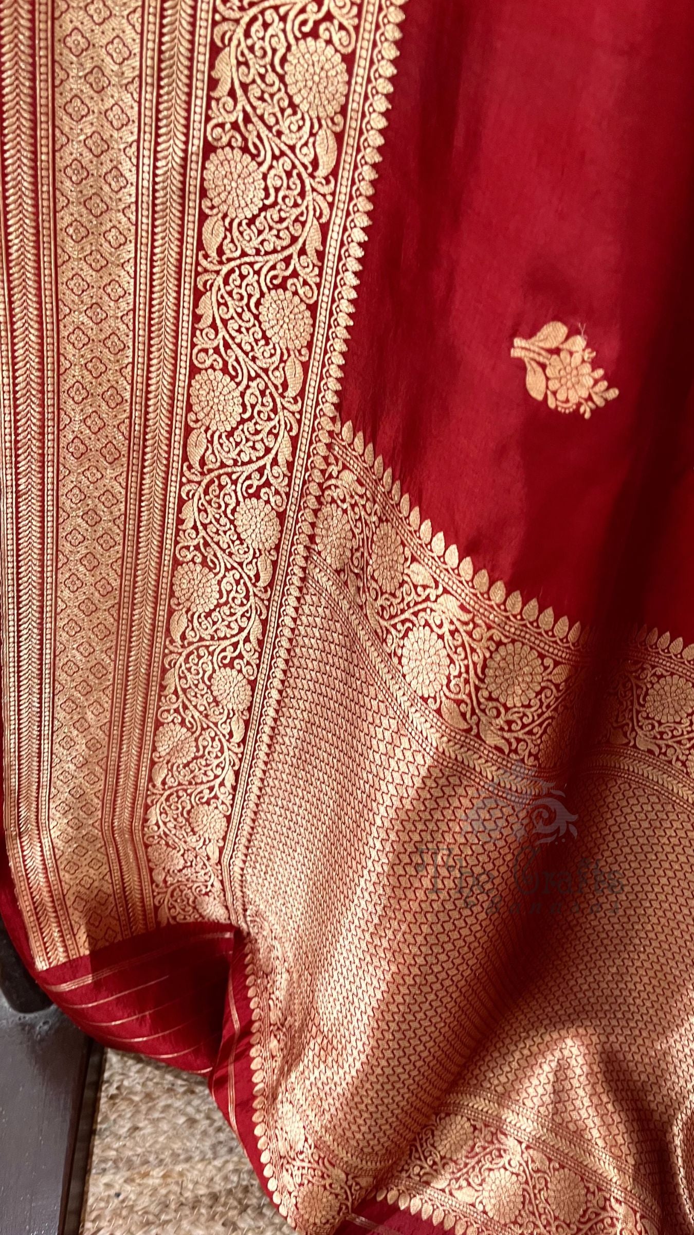 Pure Katan Silk Handloom Banarasi Saree - with kadhua motifs