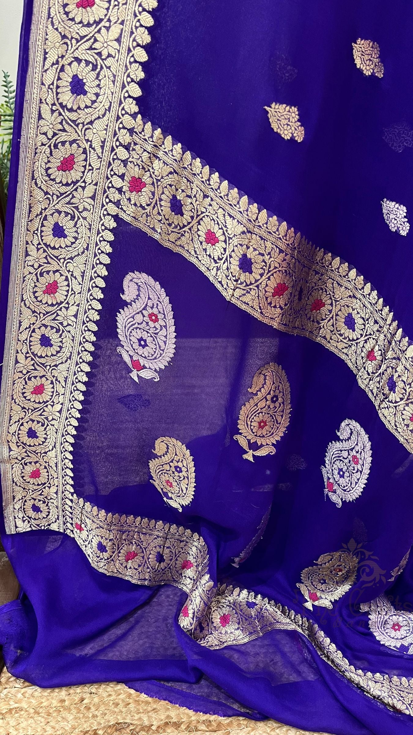 Tissue Georgette Handloom Banarasi Saree - with kadhua Meenakari Motifs