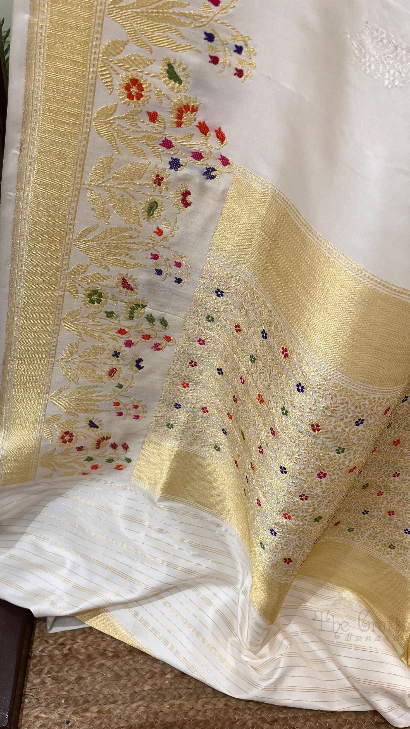 Pure Katan Silk Handloom Banarasi Saree - with kadhua sona rupa motifs