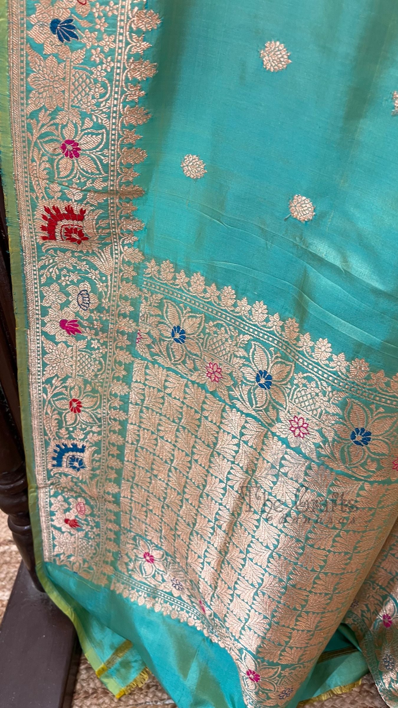 Pure Katan Silk Handloom Banarasi Saree - with kadhua motifs