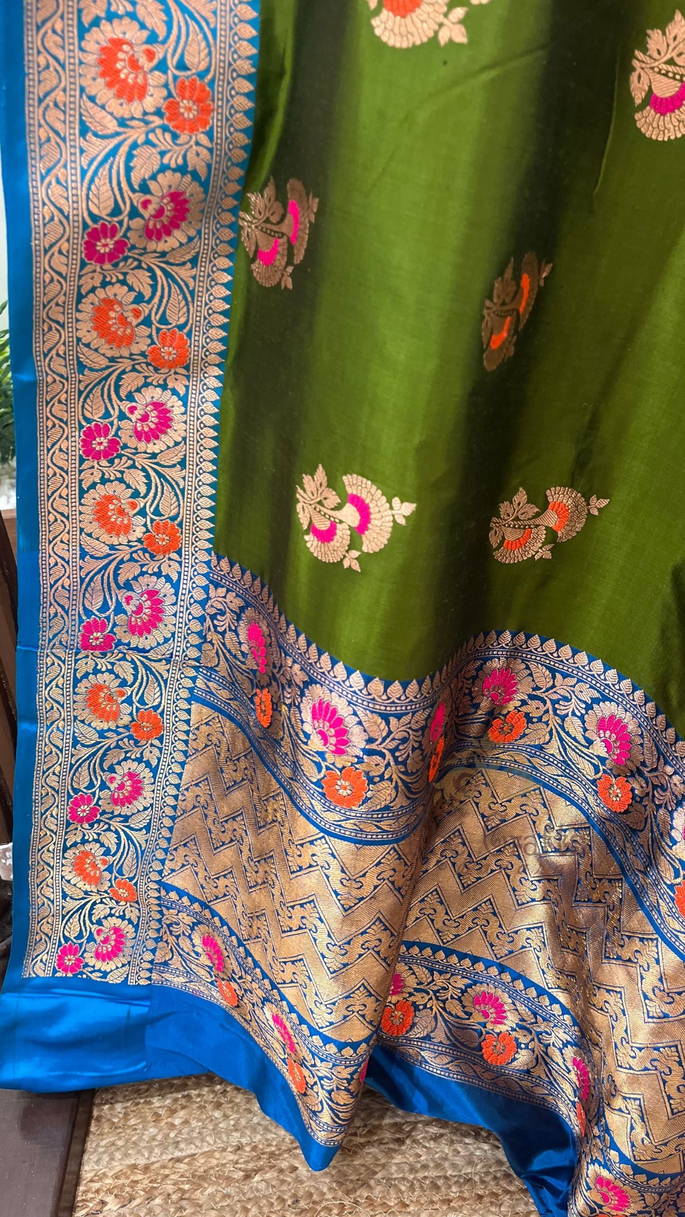 Pure Katan Silk Handloom Banarasi Saree - with kadhua motifs
