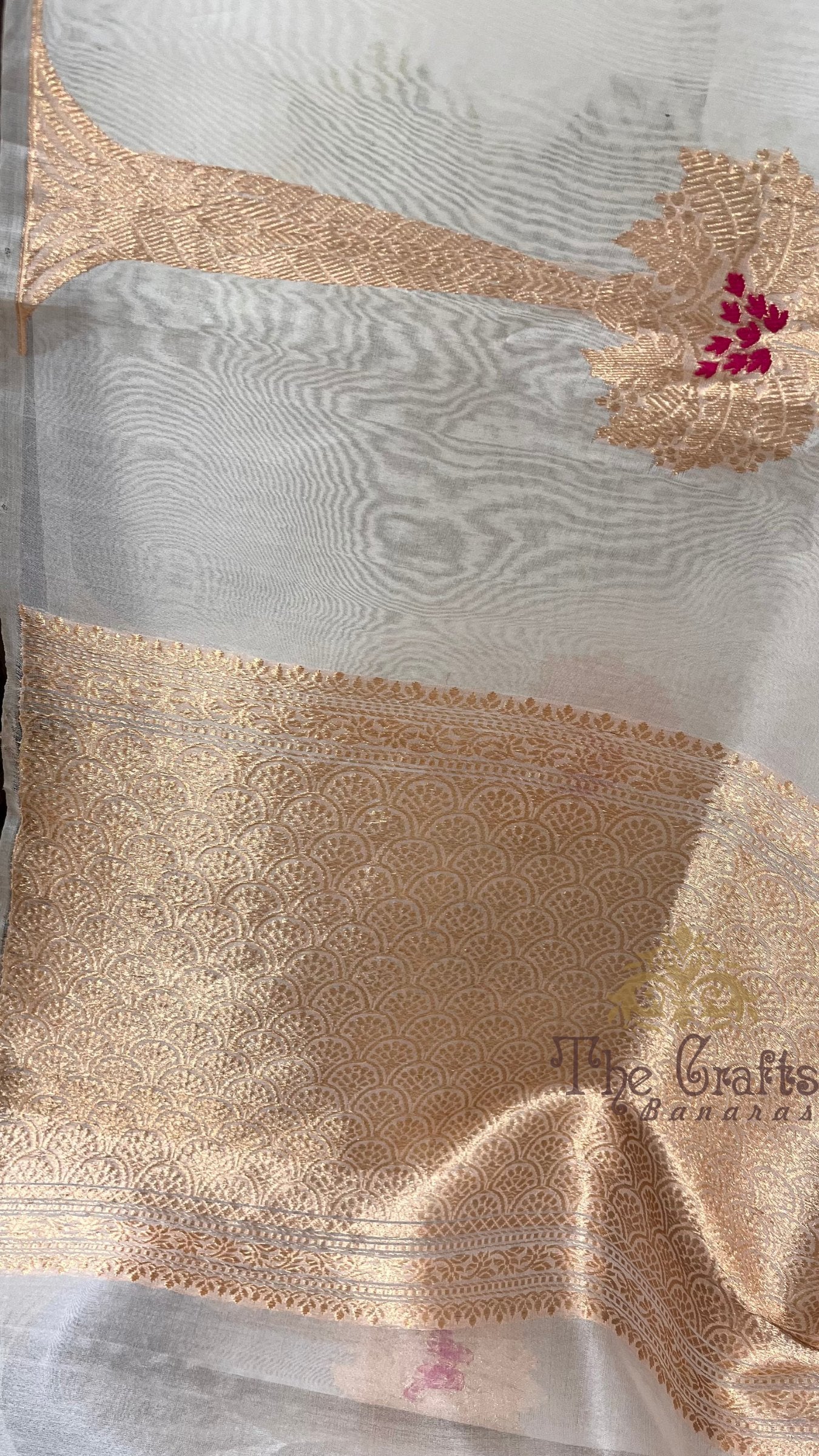 Pure Kora Silk Handloom Banarasi Saree - With Kadhua motifs