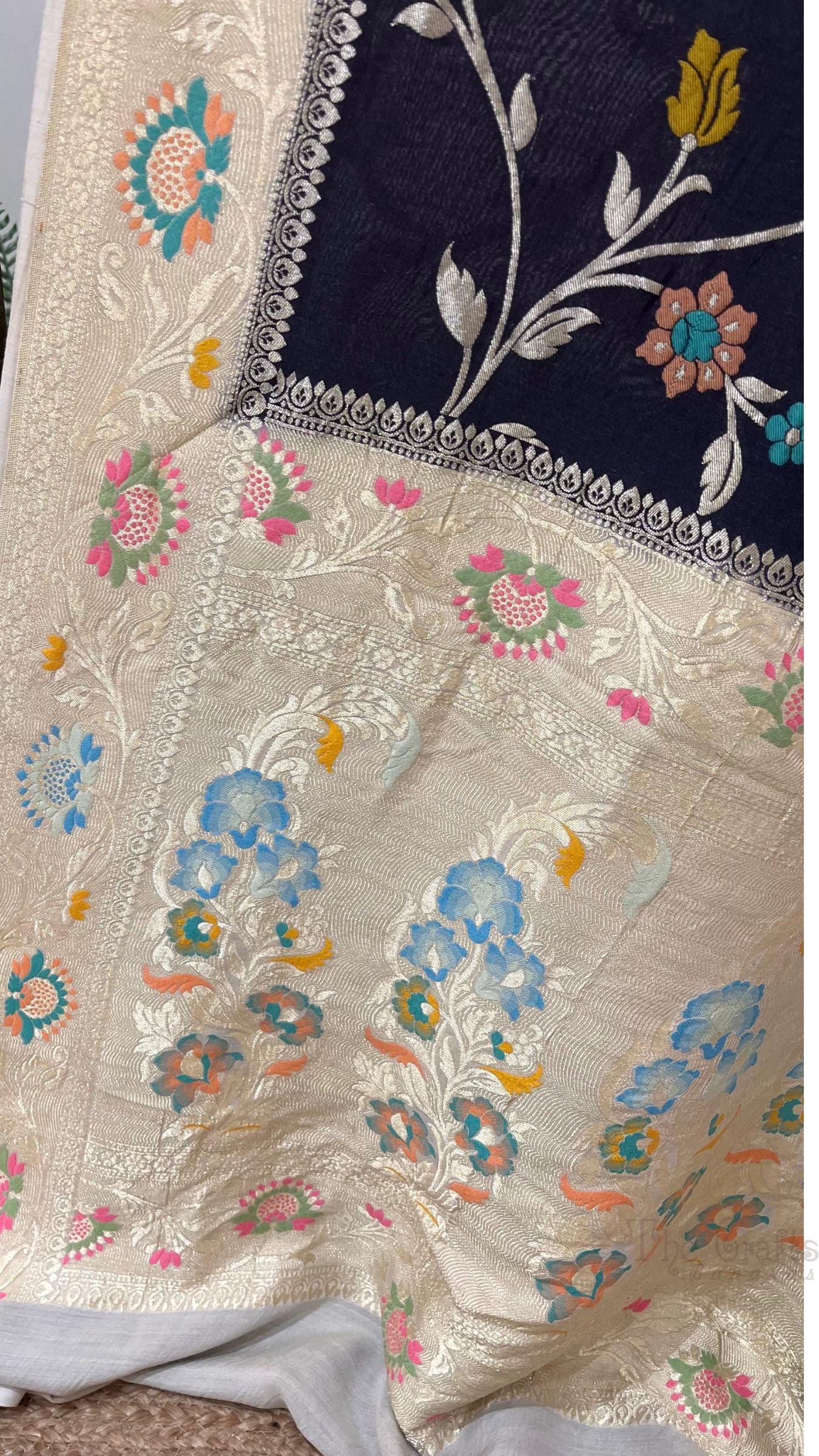 Pure Munga SIlk Handloom Banarasi Saree - Jaal With Meenakari