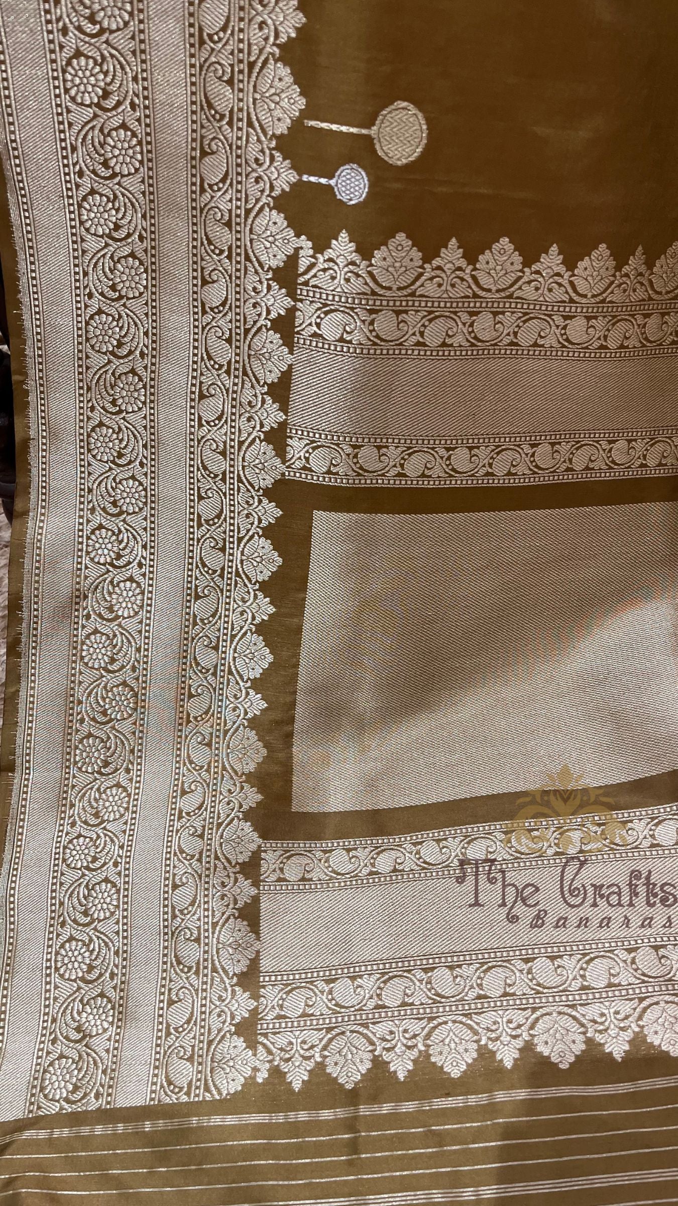 Pure Katan Silk Handloom Banarasi Saree - with kadhua sona rupa motifs
