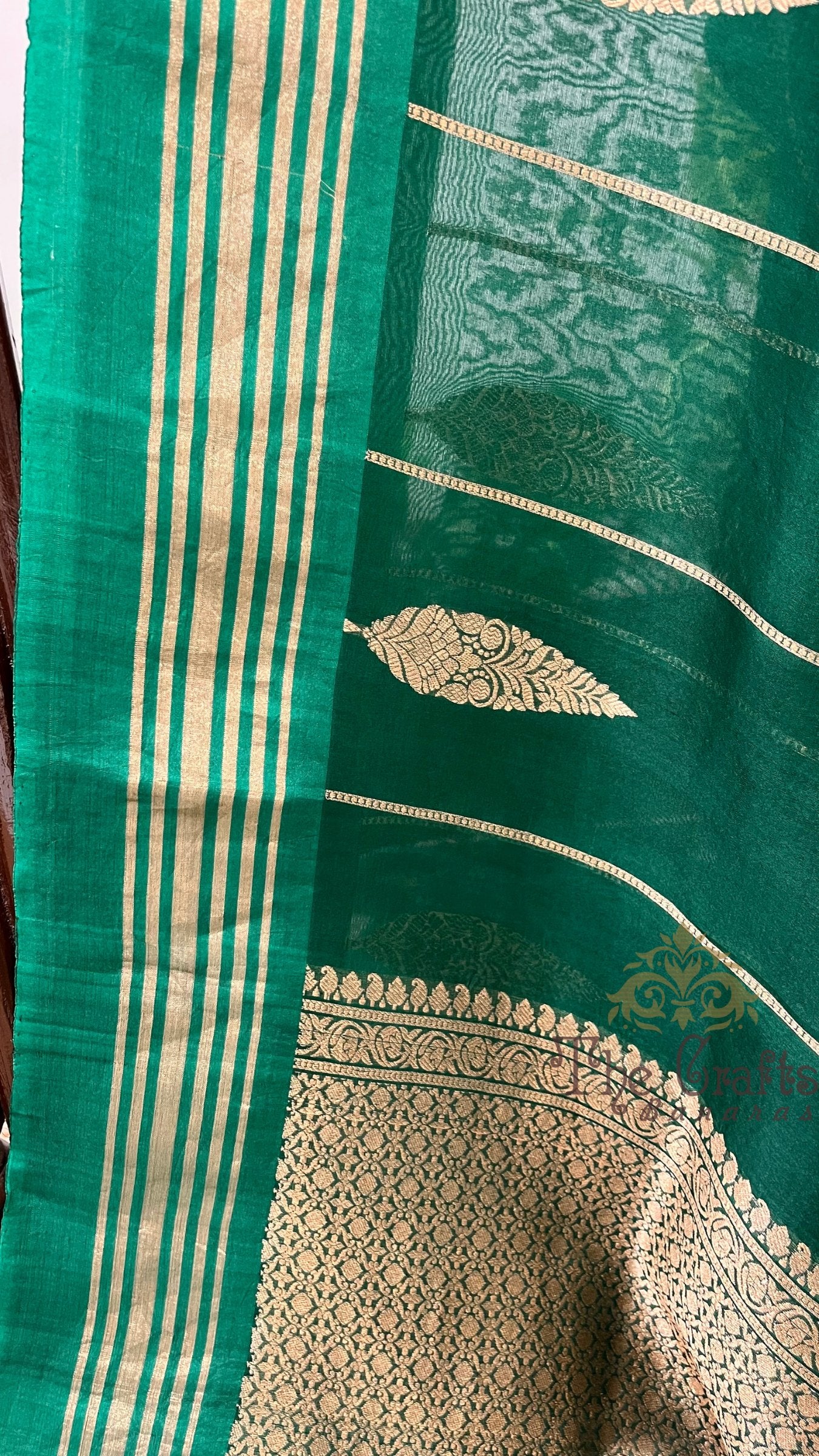 Pure Kora Silk Handloom Banarasi Saree - with kadhua motifs