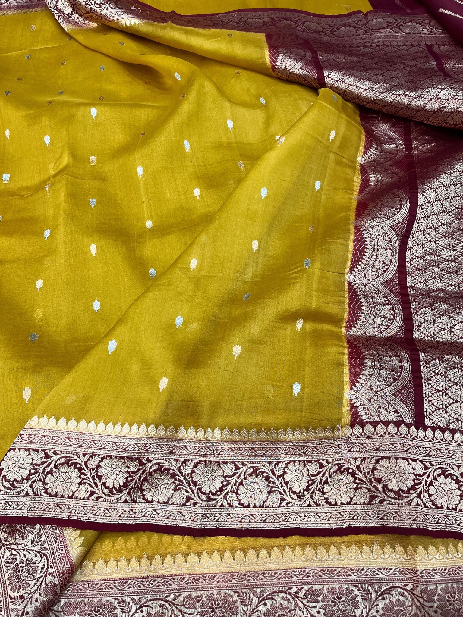 Pure Kora Silk Handloom Banarasi Saree - With Kadhua motifs