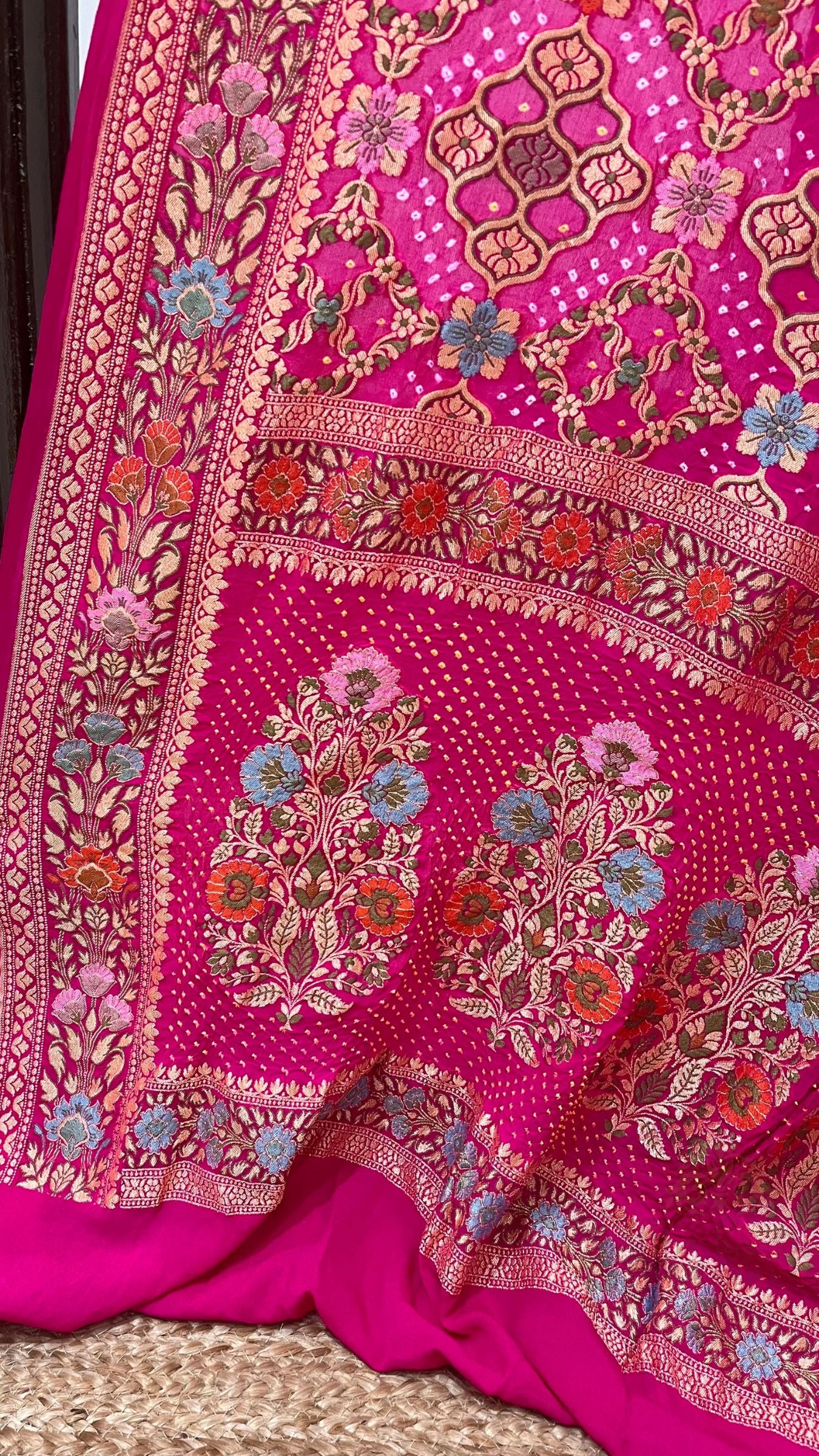 Pure Georgette Banarasi Handloom Bandhej Saree - Jaal with Meenakari