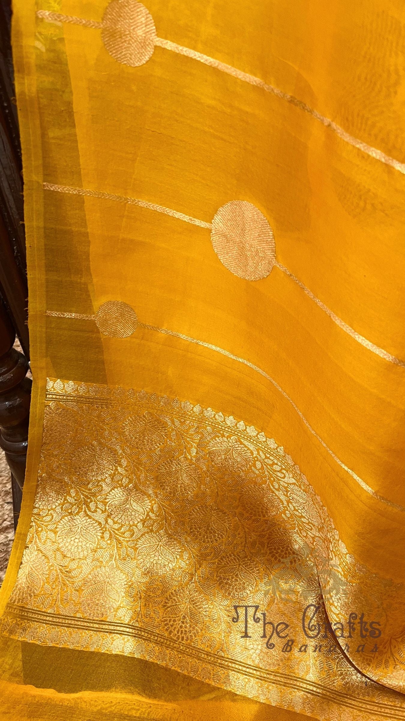 Pure Kora Silk Handloom Banarasi Saree - with kadhua motifs
