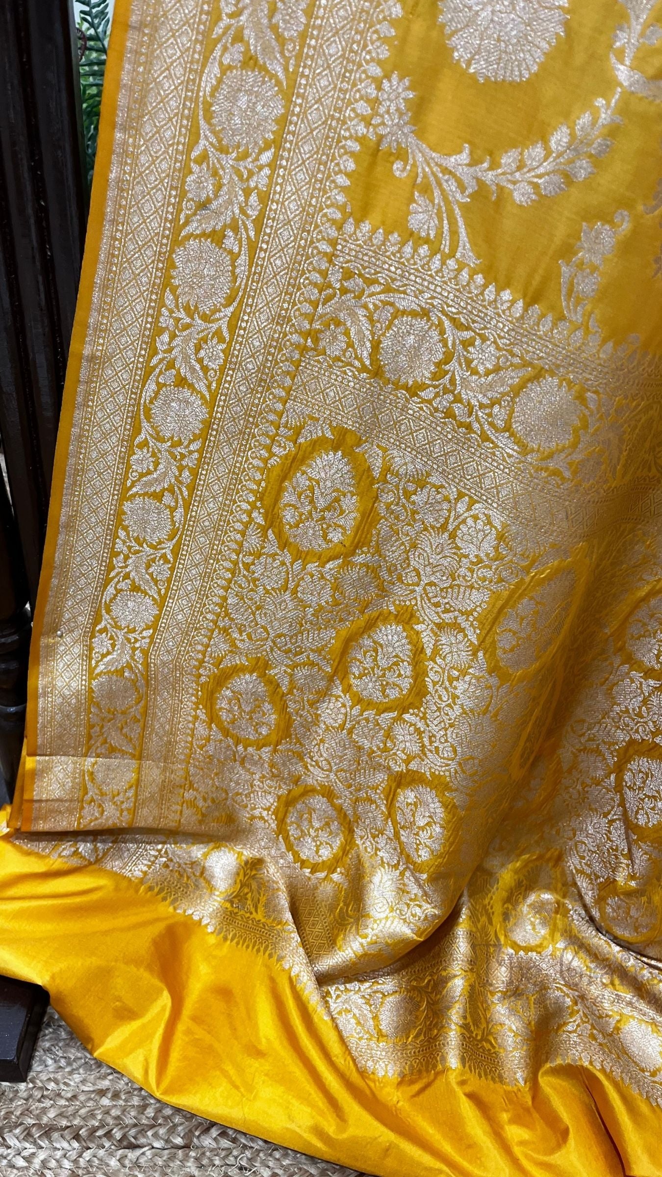 Pure Katan Silk Handloom Banarasi Saree - Jaal work