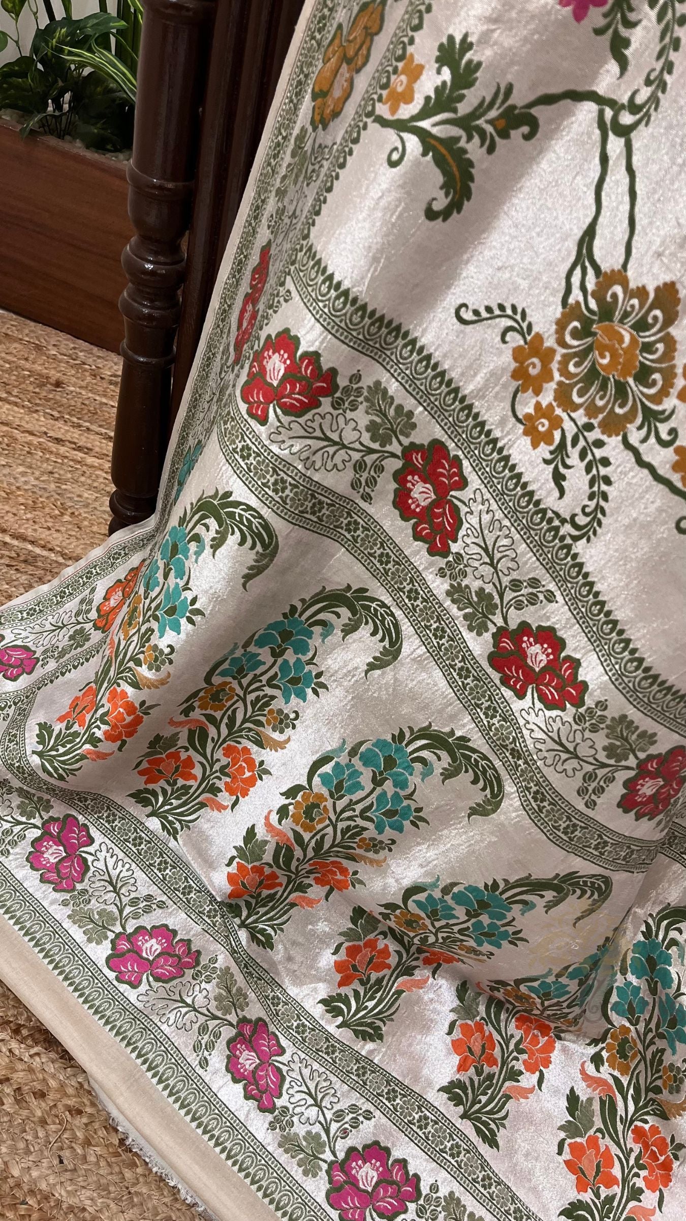 Tussar Georgette Handloom Banarasi Saree - Meenakari