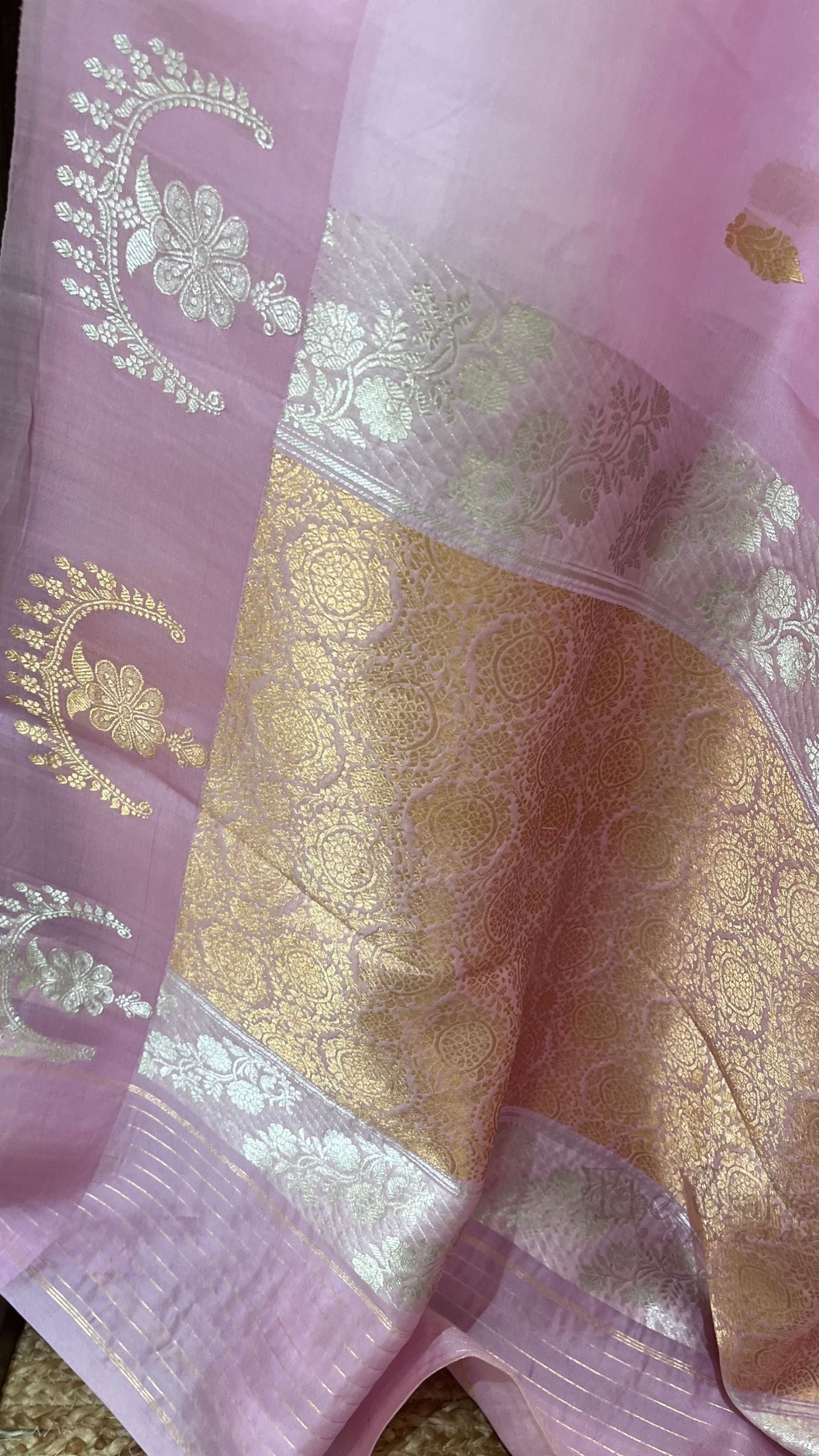 Pure Kora Silk Handloom Banarasi Saree - With Kadhua motifs