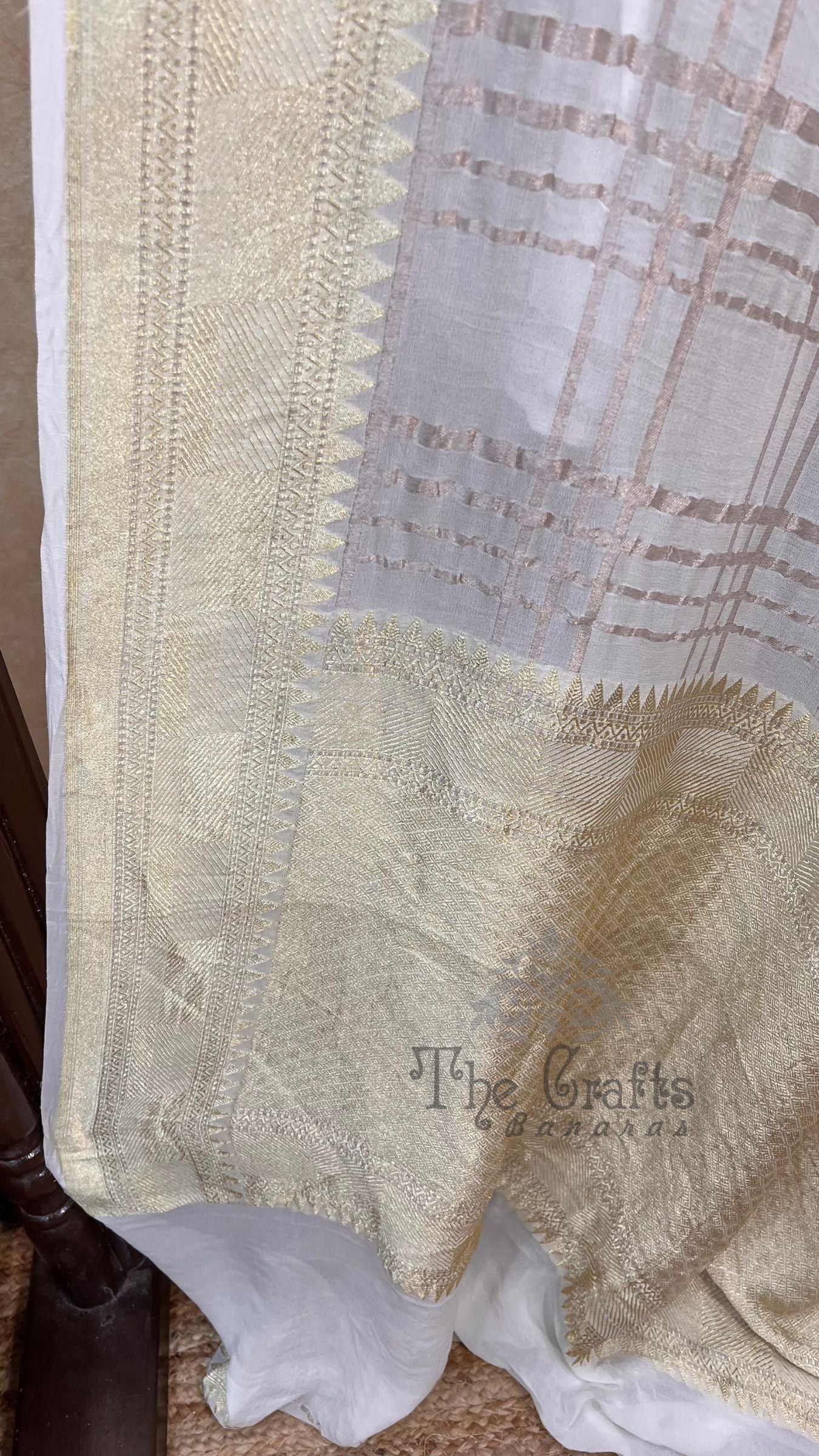 Khaddi Georgette Handloom Banarasi Saree - Water Zari
