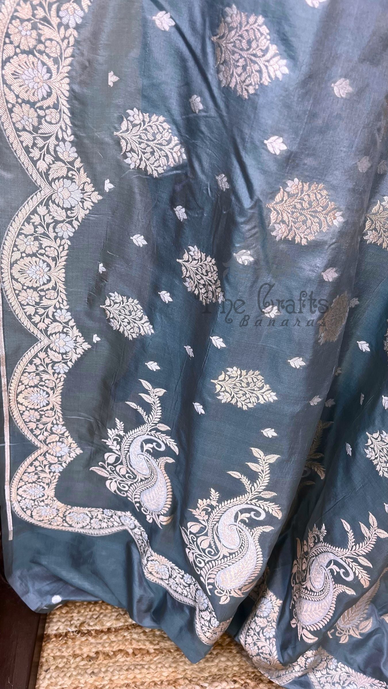 Pure Katan Silk Handloom Banarasi Saree - With Sona Rupa Motifs