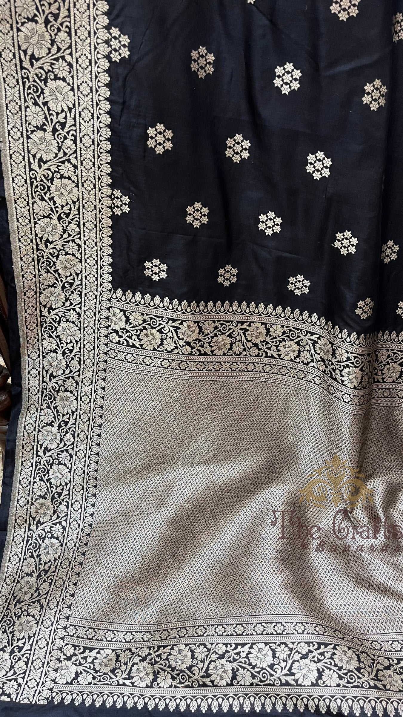 Pure Katan Silk Handloom Banarasi Saree - Motifs work