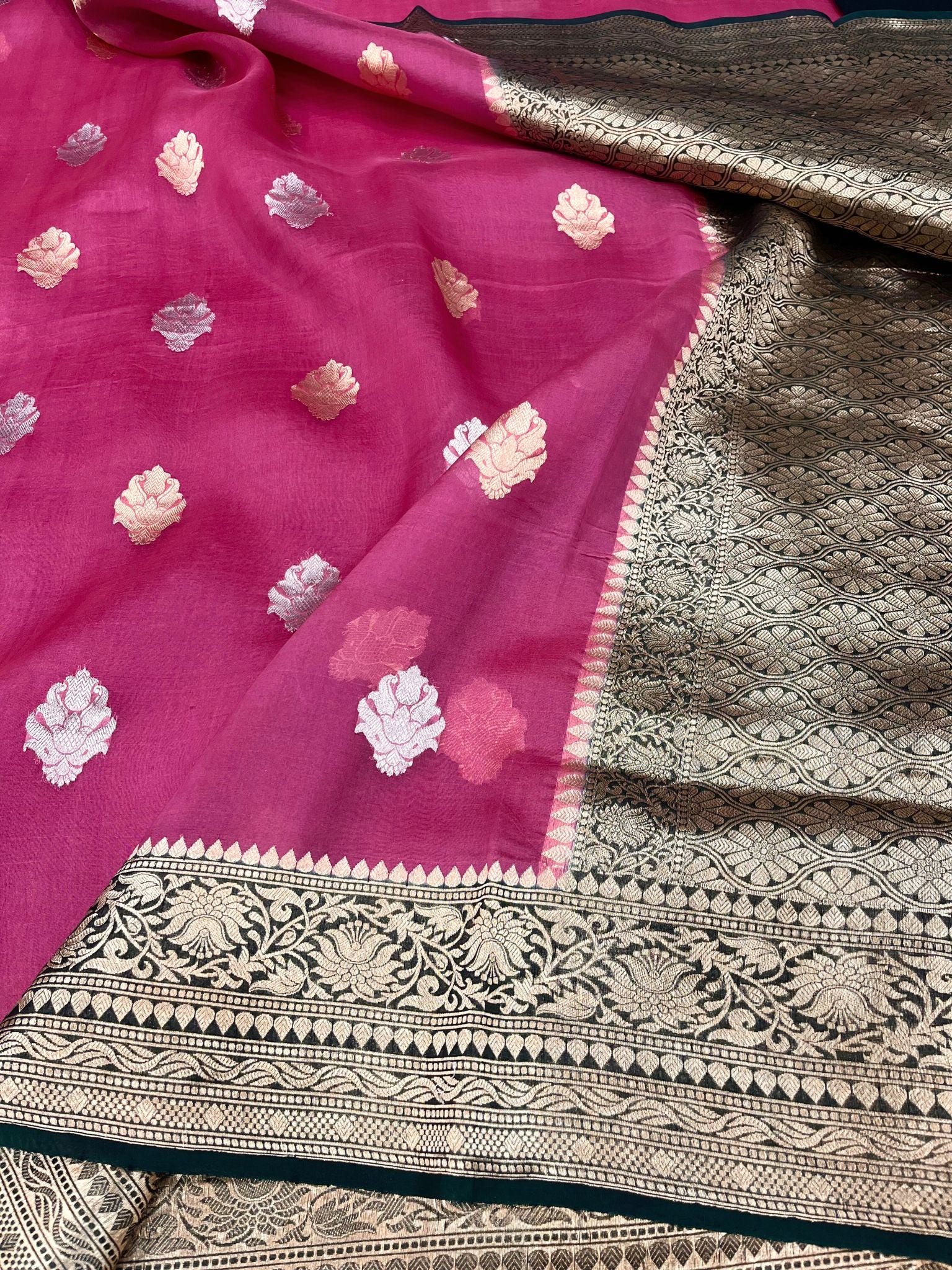 Pure Kora Silk Handloom Banarasi Saree - With Kadhua motifs