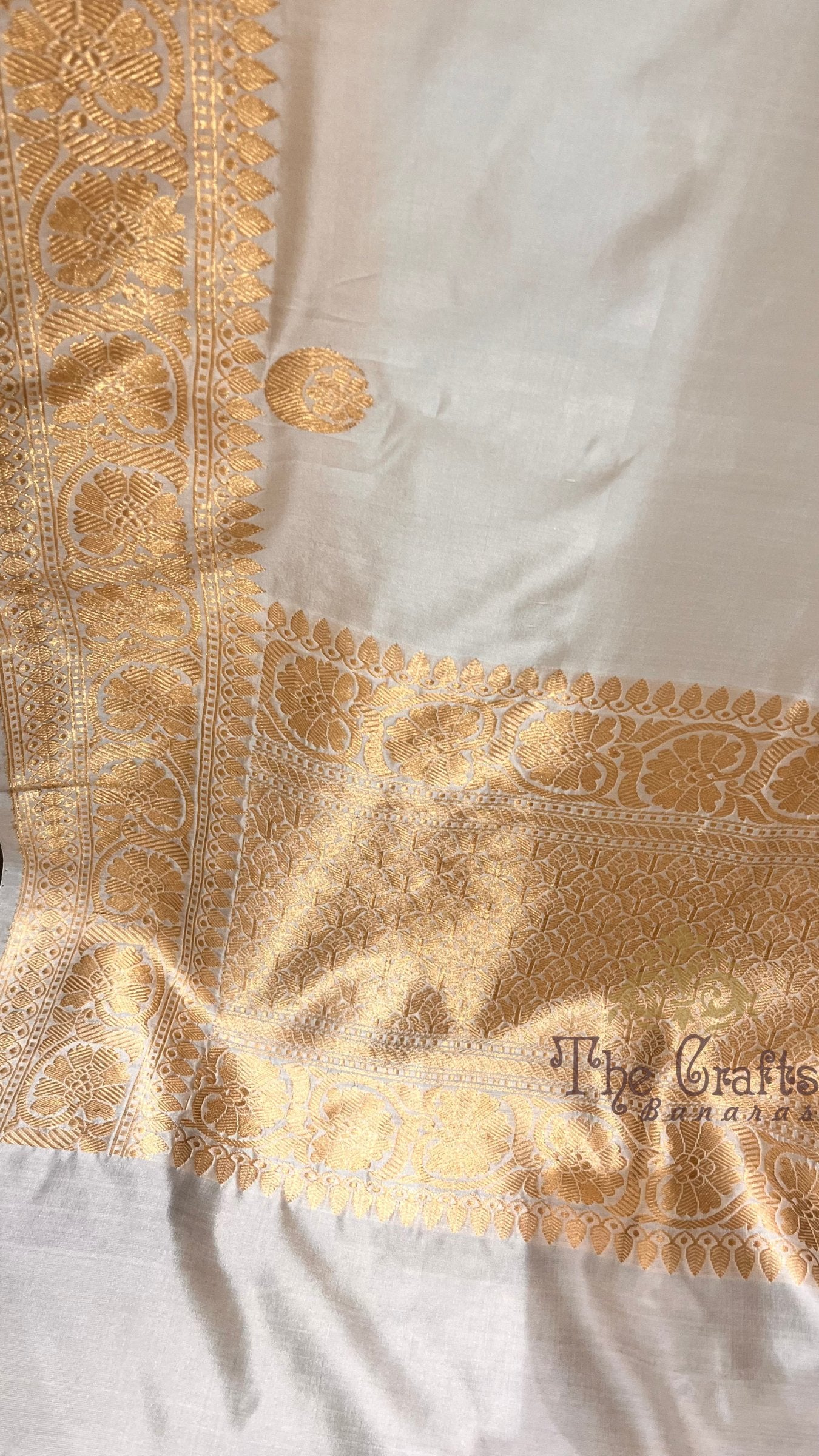 Pure Katan Silk Handloom Banarasi Saree - With Kadhua Motifs