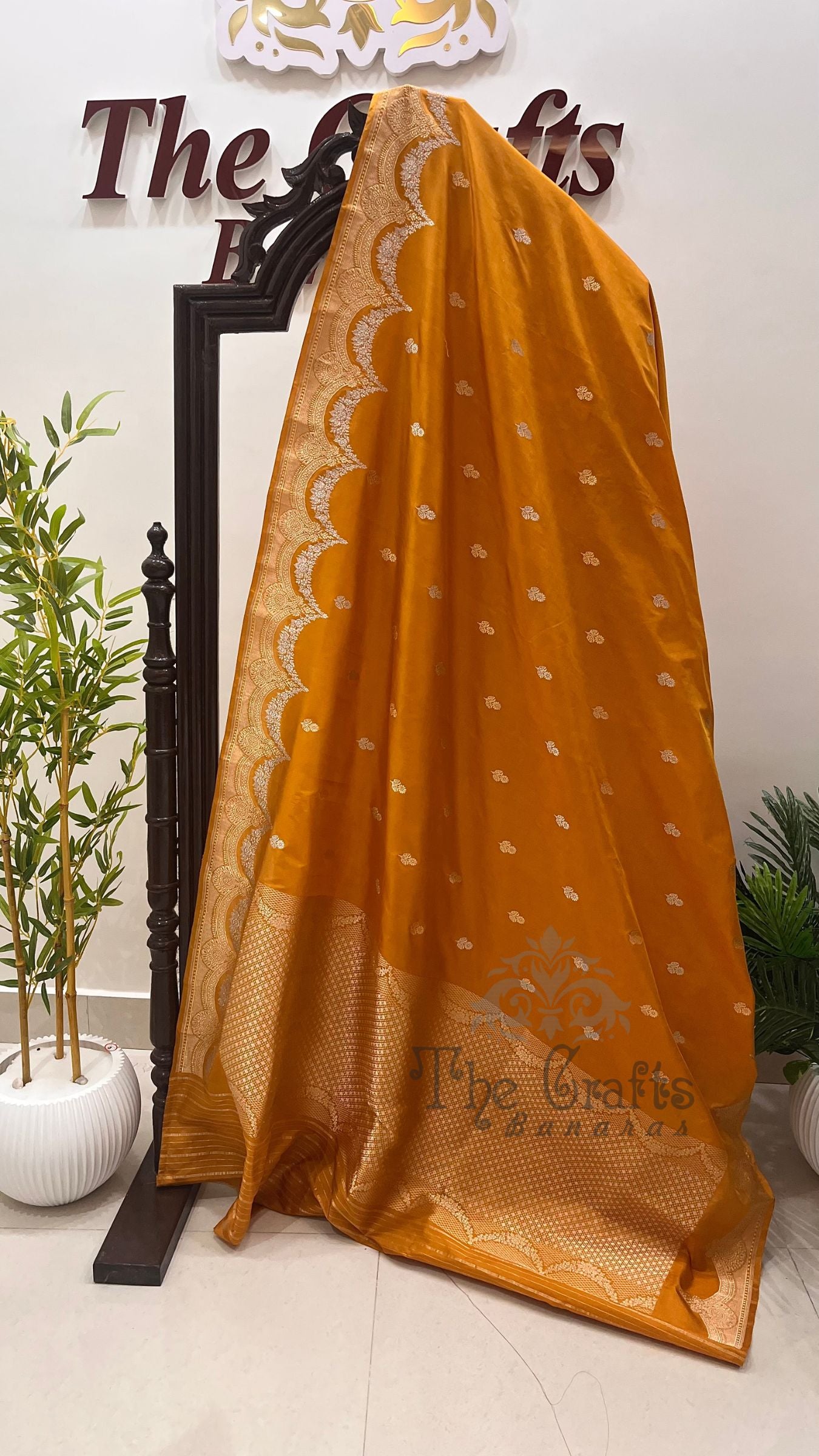 Pure Katan Silk Handloom Banarasi Saree - With Kadhua Sona Rupa Buti