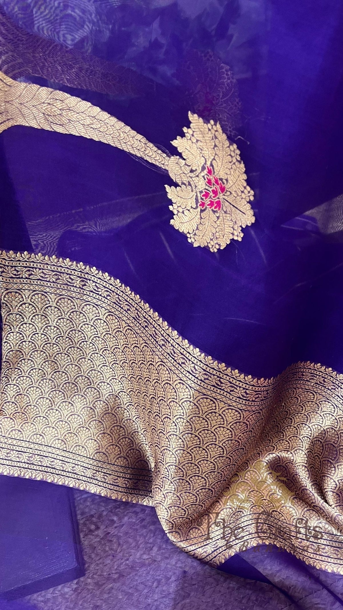 Pure Kora Silk Handloom Banarasi Saree - With Kadhua motifs