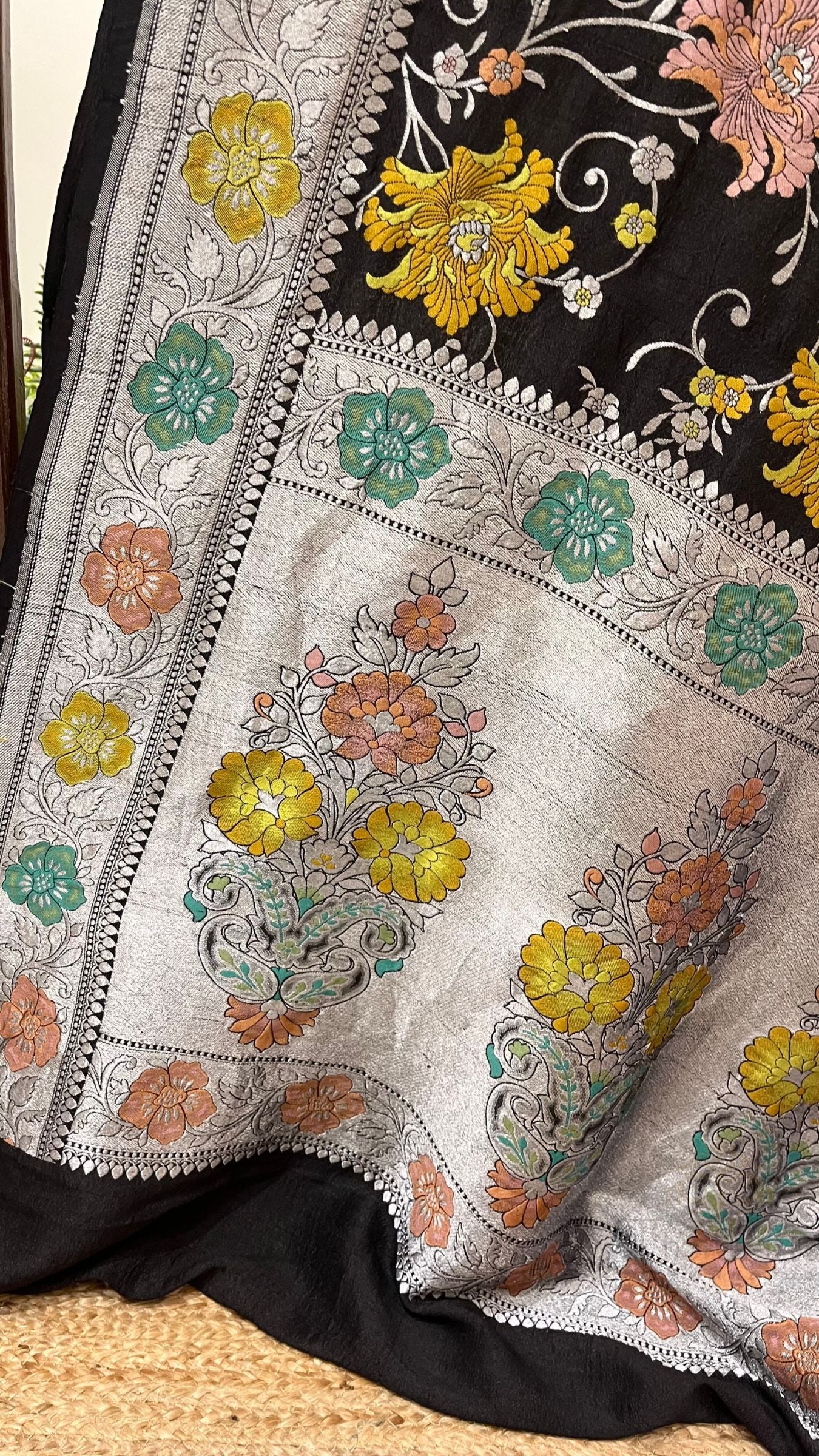 Tussar Georgette Handloom Banarasi Saree - Meenakari