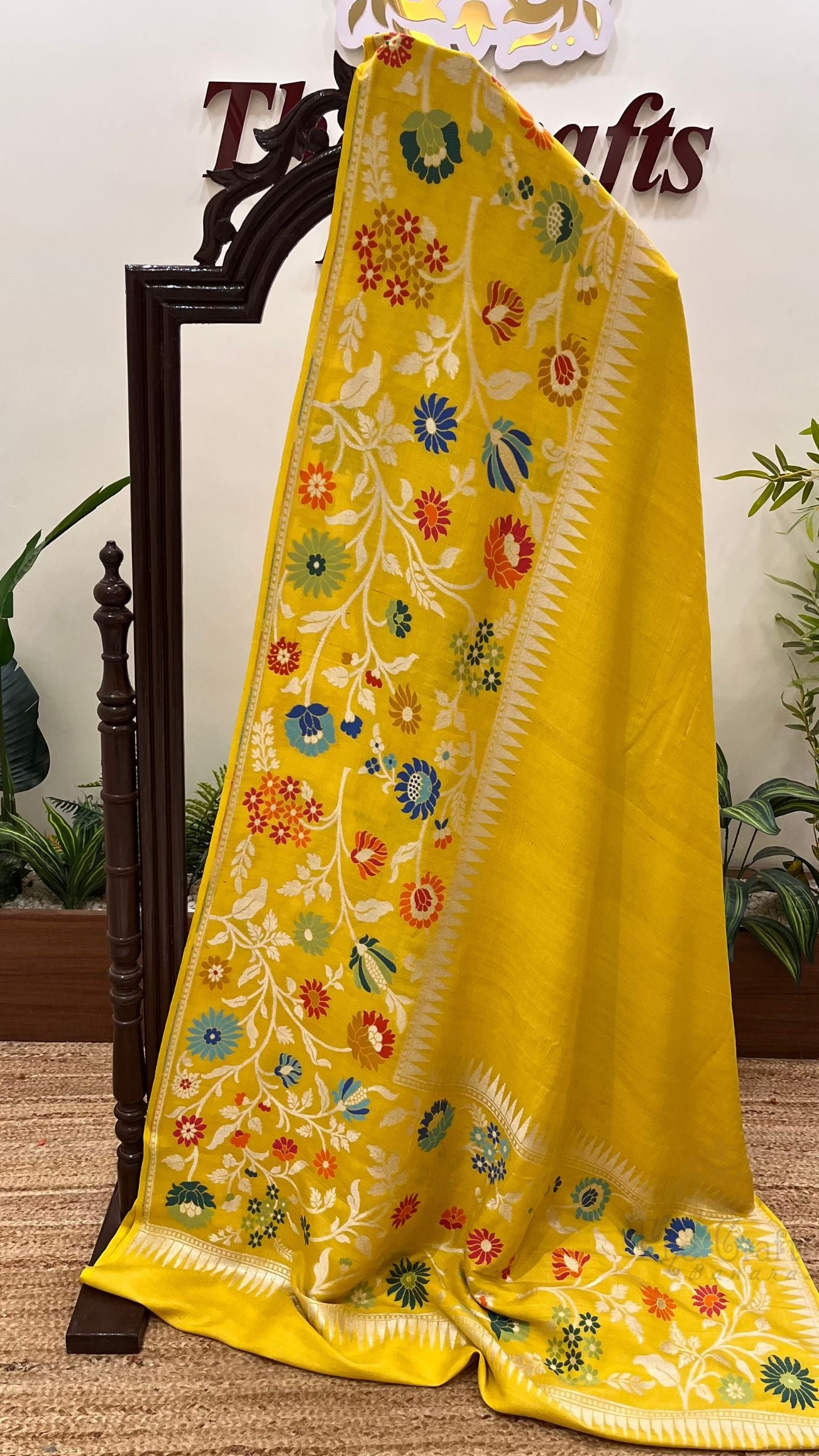Tussar Georgette Handloom Banarasi Saree - Meenakari