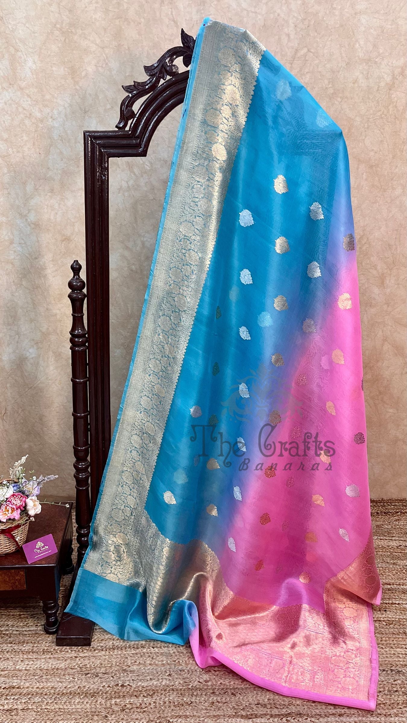 Pure Kora Silk Handloom Banarasi Saree - With Kadhua motifs