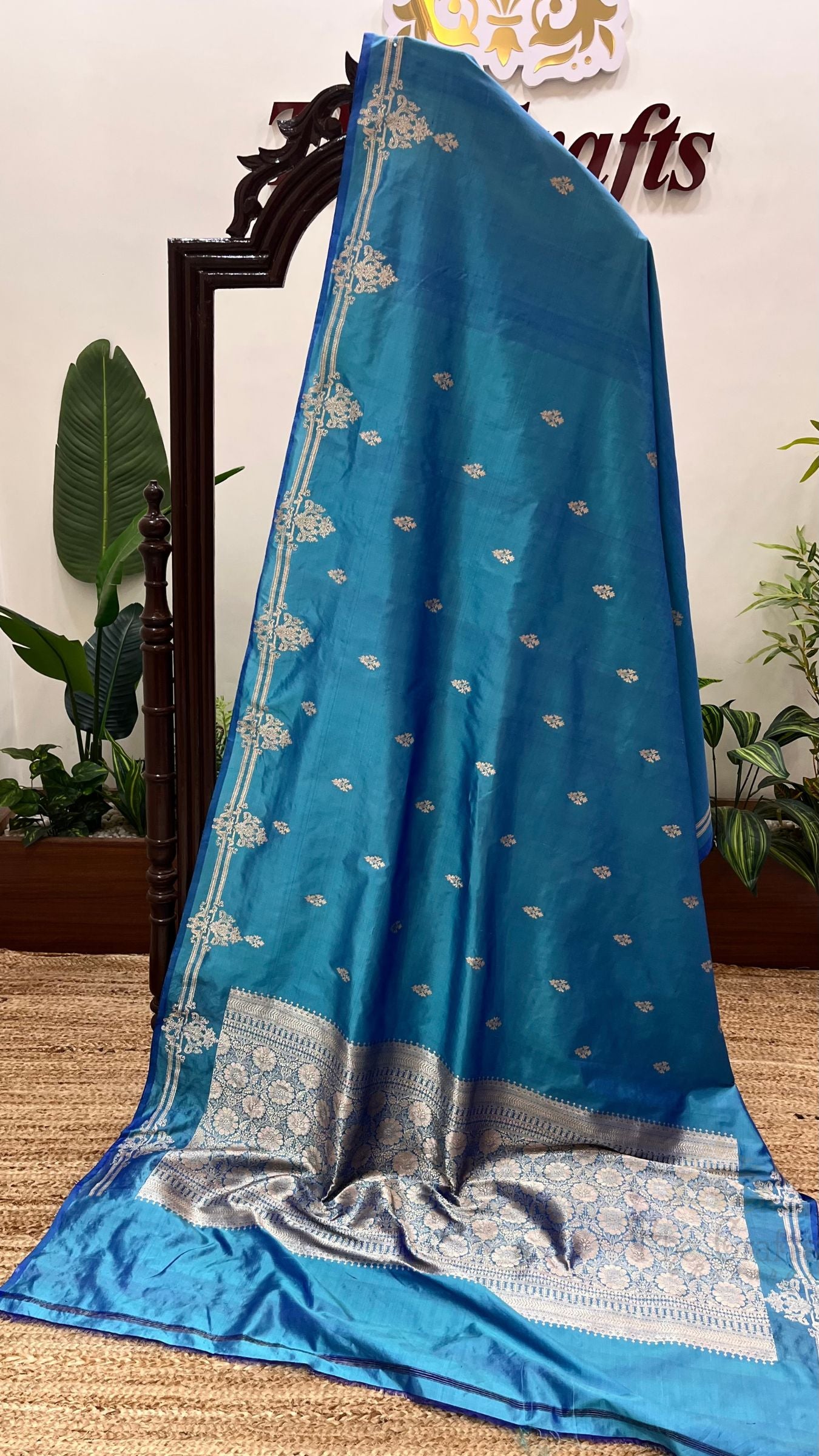 Pure Katan Silk Handloom Banarasi Saree - with kadhua motifs