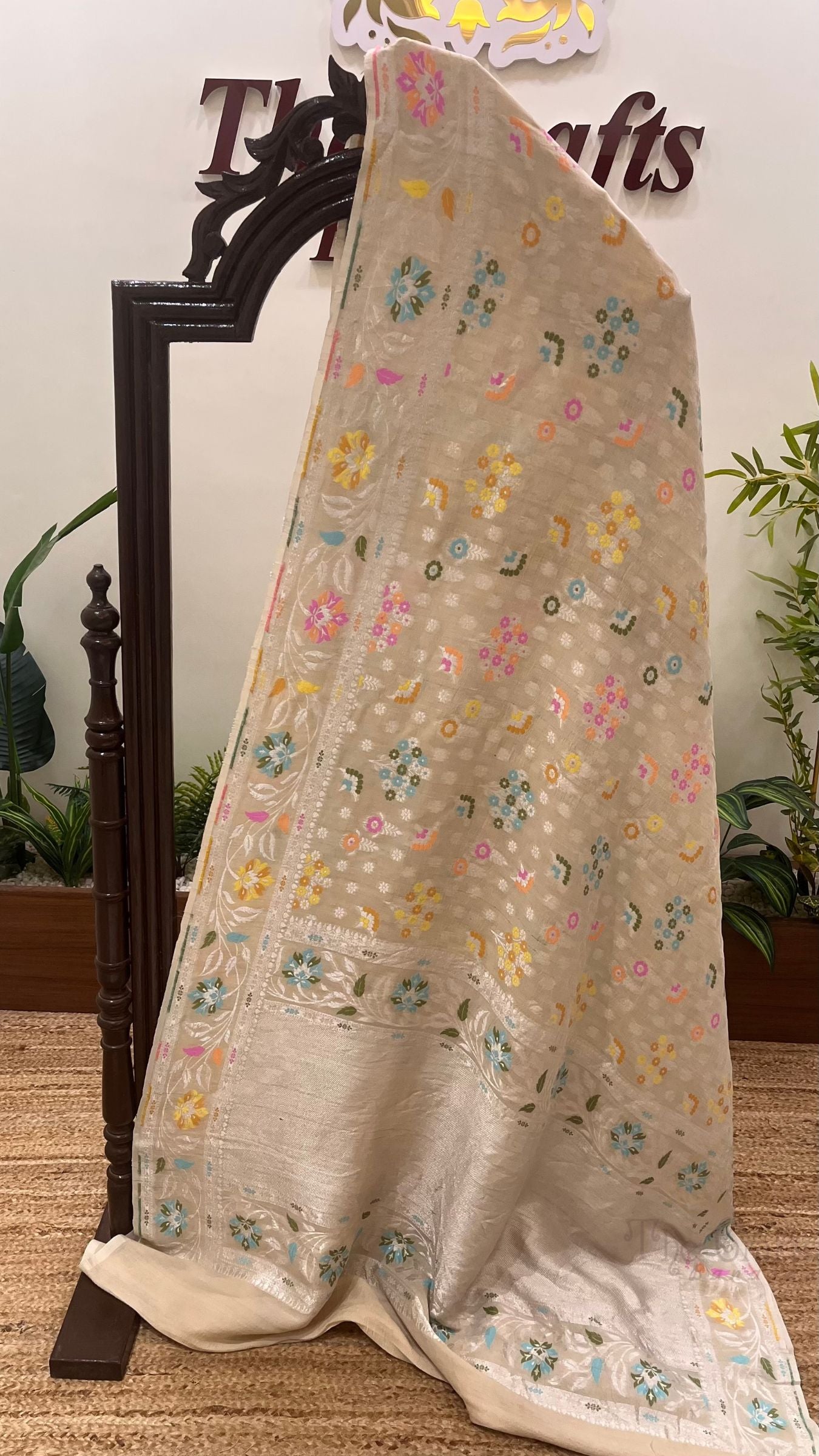 Tussar Georgette Handloom Banarasi Saree - Meenakari