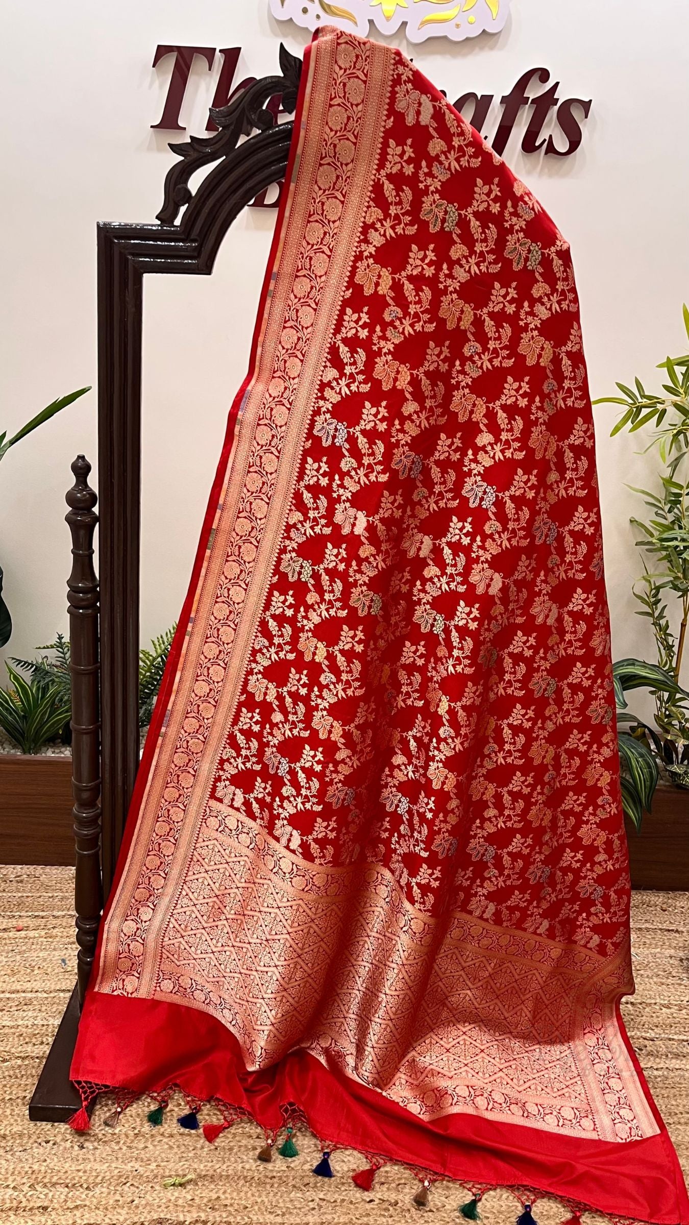 Pure Katan Silk Handloom Banarasi Saree - Jaal Work With Meenakari