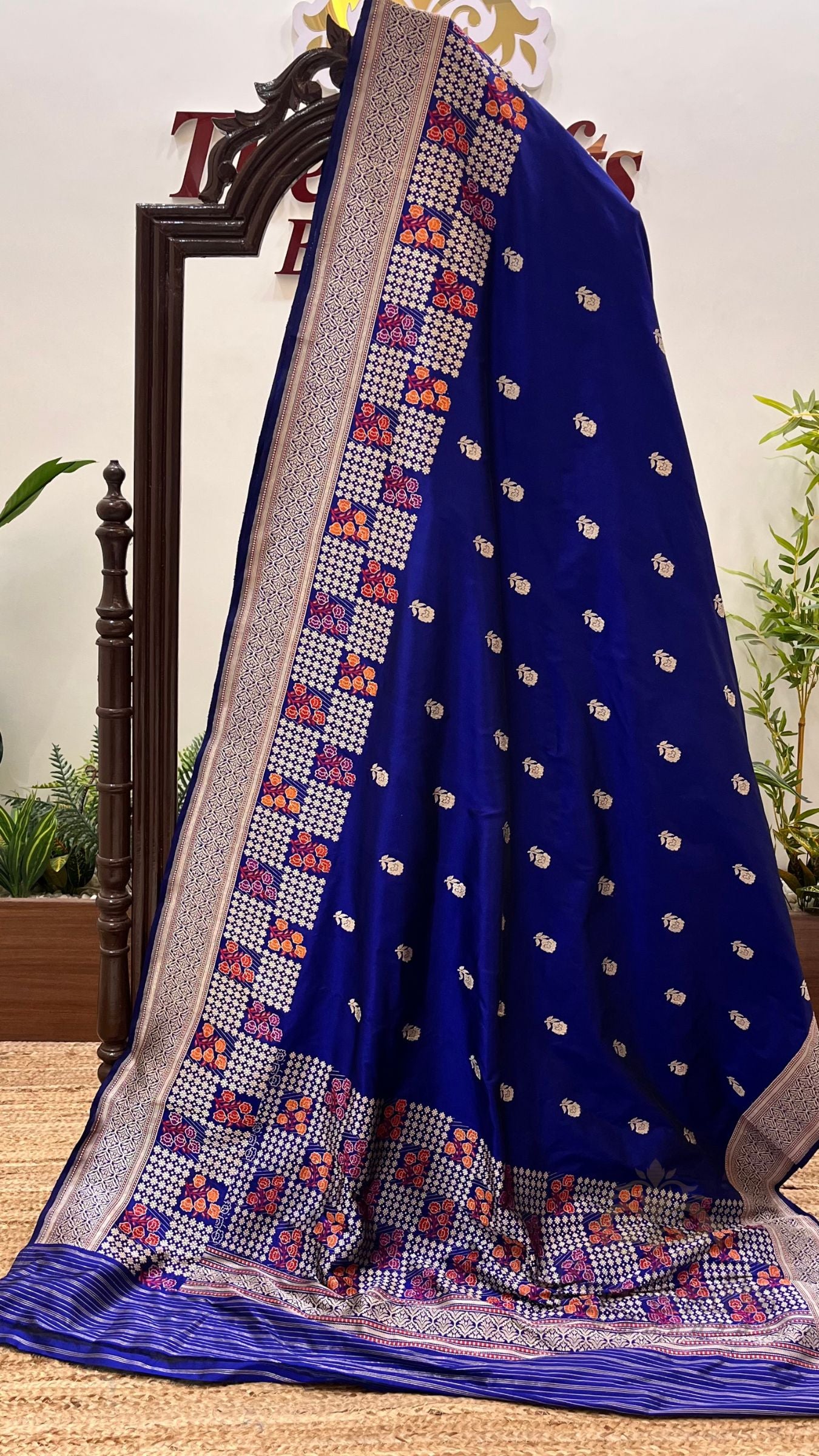 Pure Katan Silk Handloom Banarasi Saree - with kadhua meenakari motifs