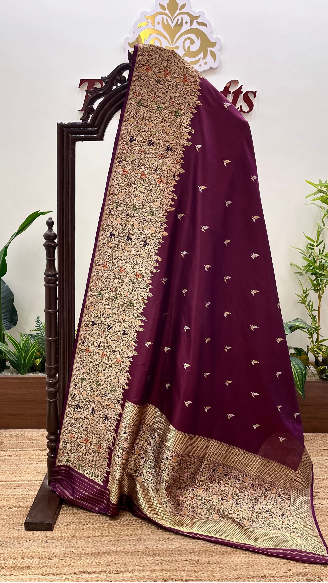 Pure Katan Silk Handloom Banarasi Saree - with kadhua motifs