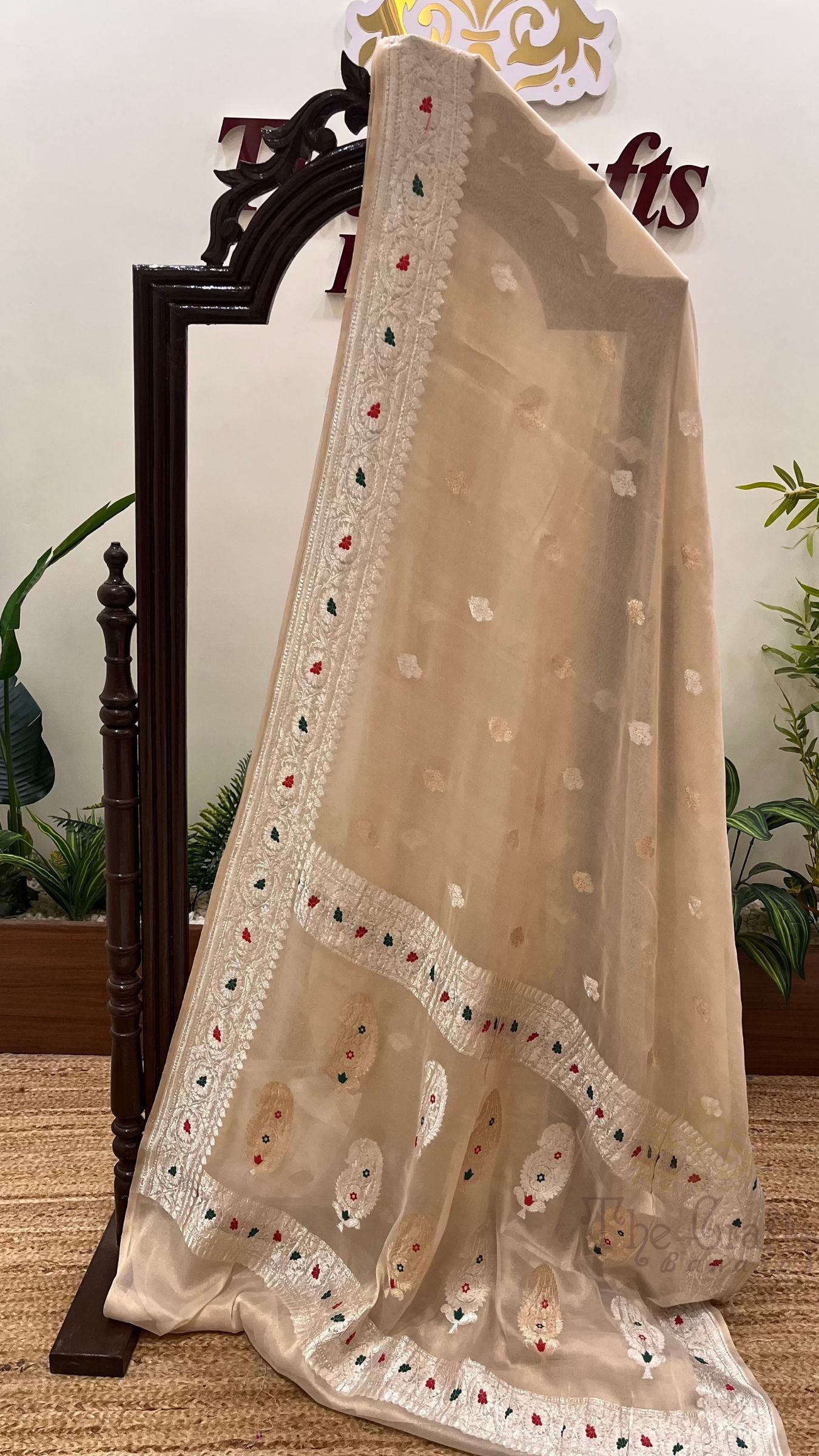Tissue Georgette Handloom Banarasi Saree - with kadhua Meenakari Motifs