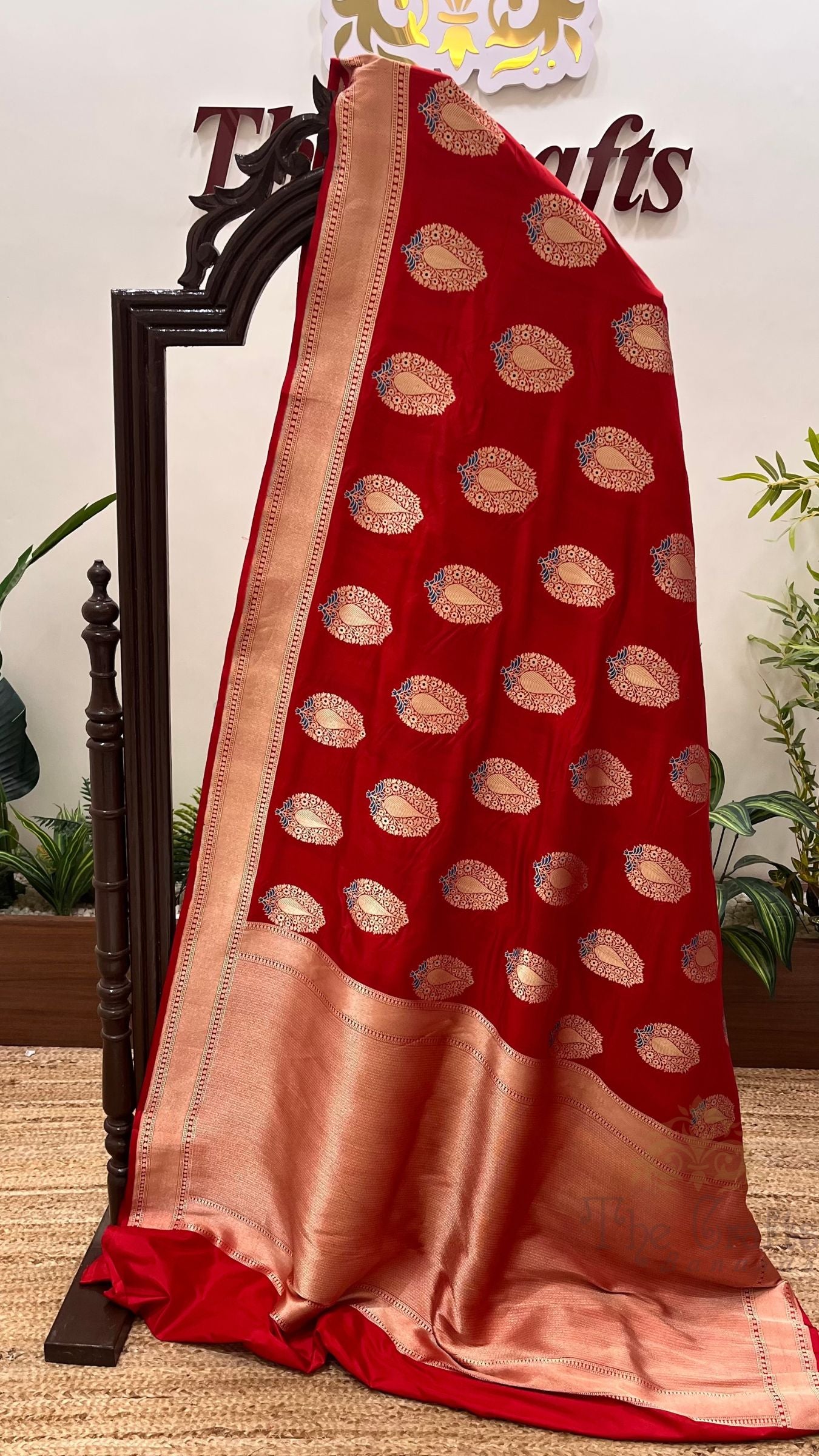 Pure Katan Silk Handloom Banarasi Saree - Jaal with Meenakari