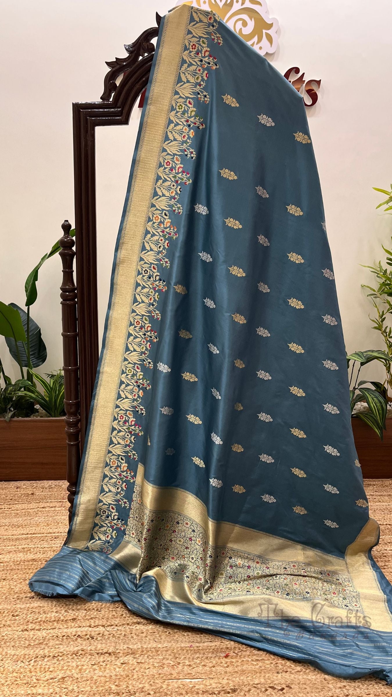 Pure Katan Silk Handloom Banarasi Saree - With Sona Rupa Kadhua Motifs