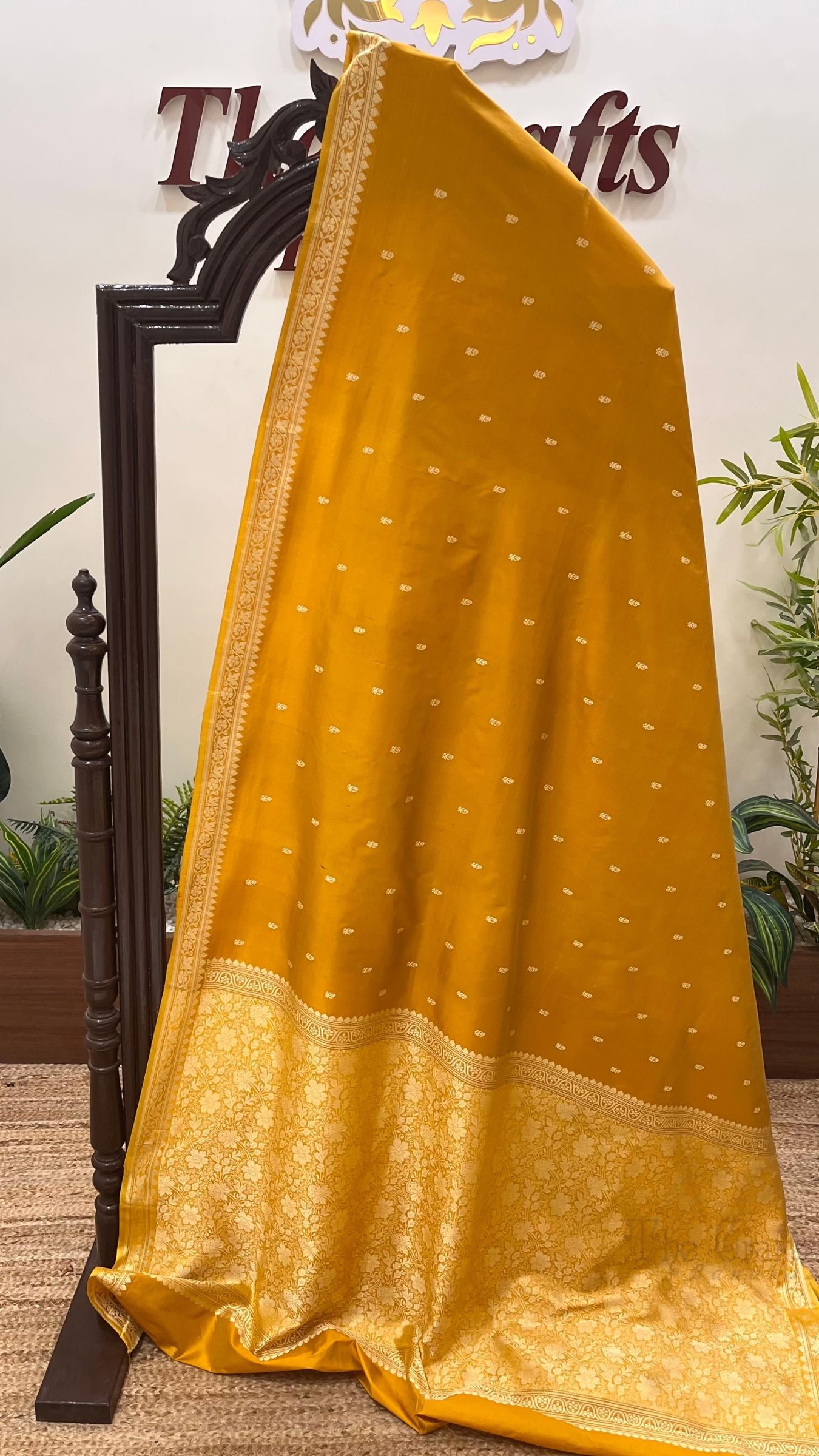 Pure Katan Silk Handloom Banarasi Saree - Resham Chunri Buti