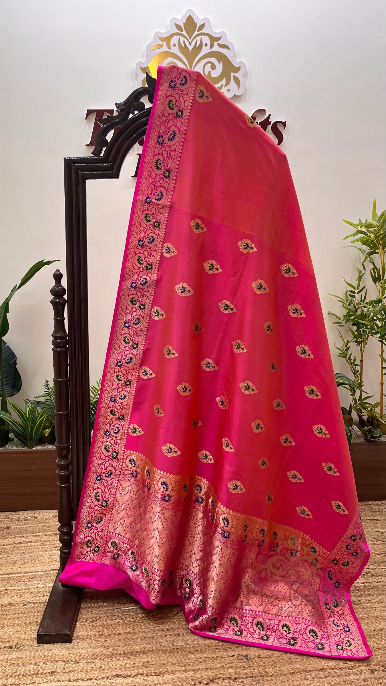 Pure Katan Silk Handloom Banarasi Saree - with kadhua motifs