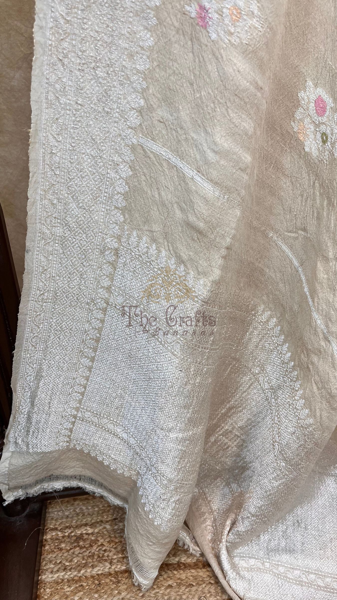 Tussar Georgette Handloom Banarasi Saree - Kadhua Meenakari