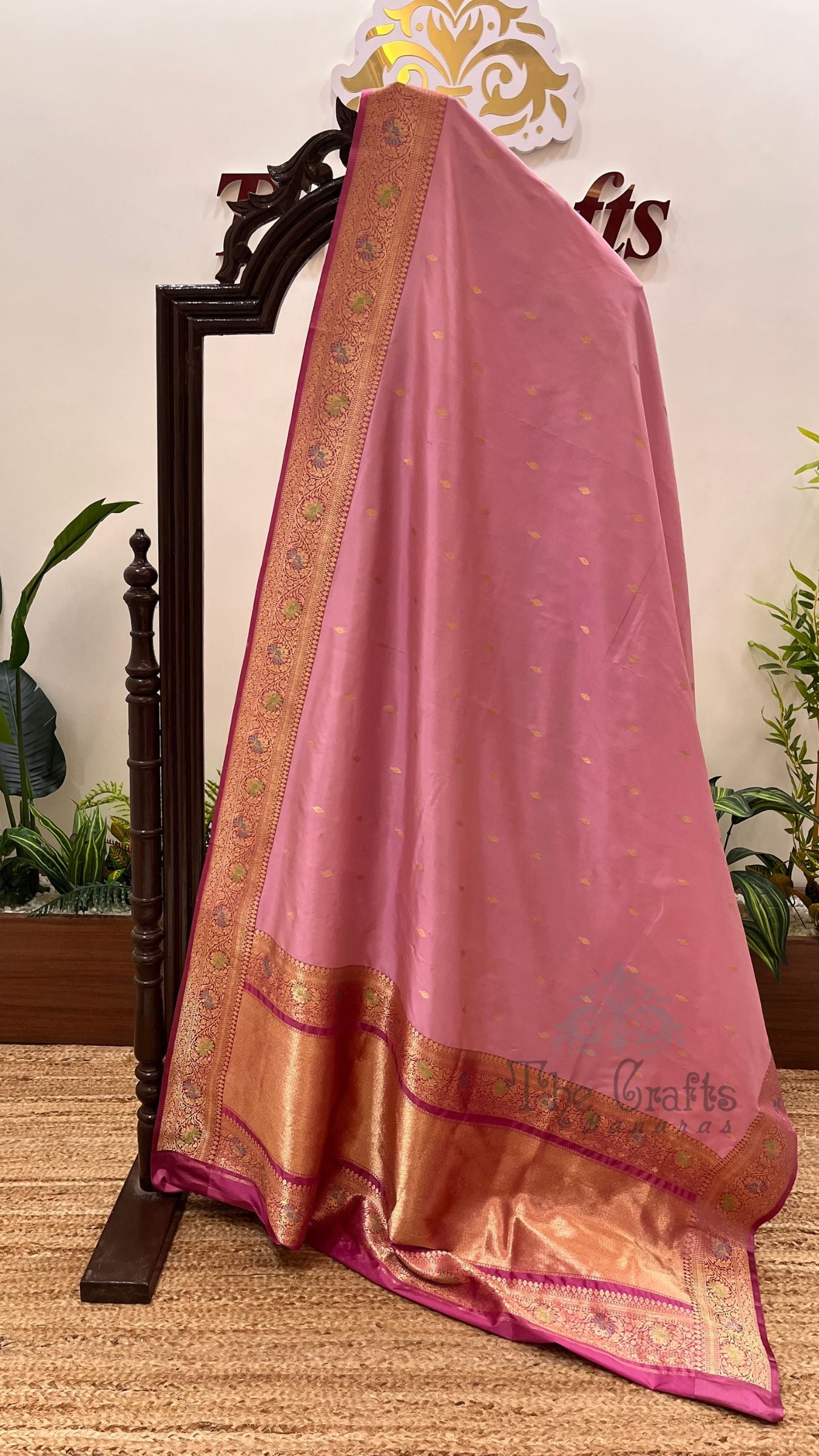 Pure Katan Silk Handloom Banarasi Saree - with kadhua motifs