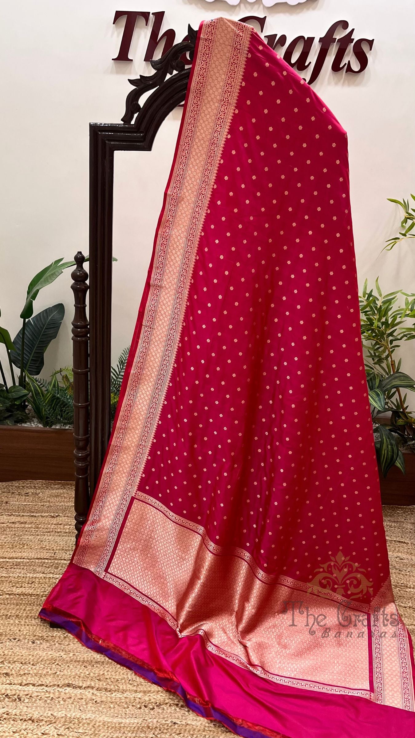 Pure Katan Silk Handloom Banarasi Saree - Motifs Work