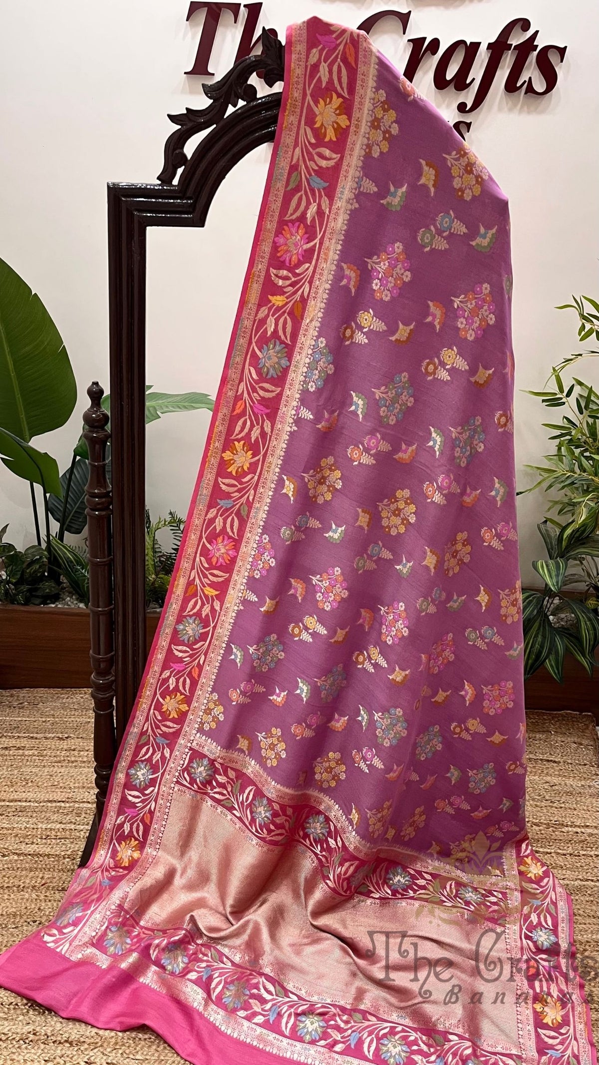 Tussar Georgette Handloom Banarasi Saree - Jaal with Meenakari