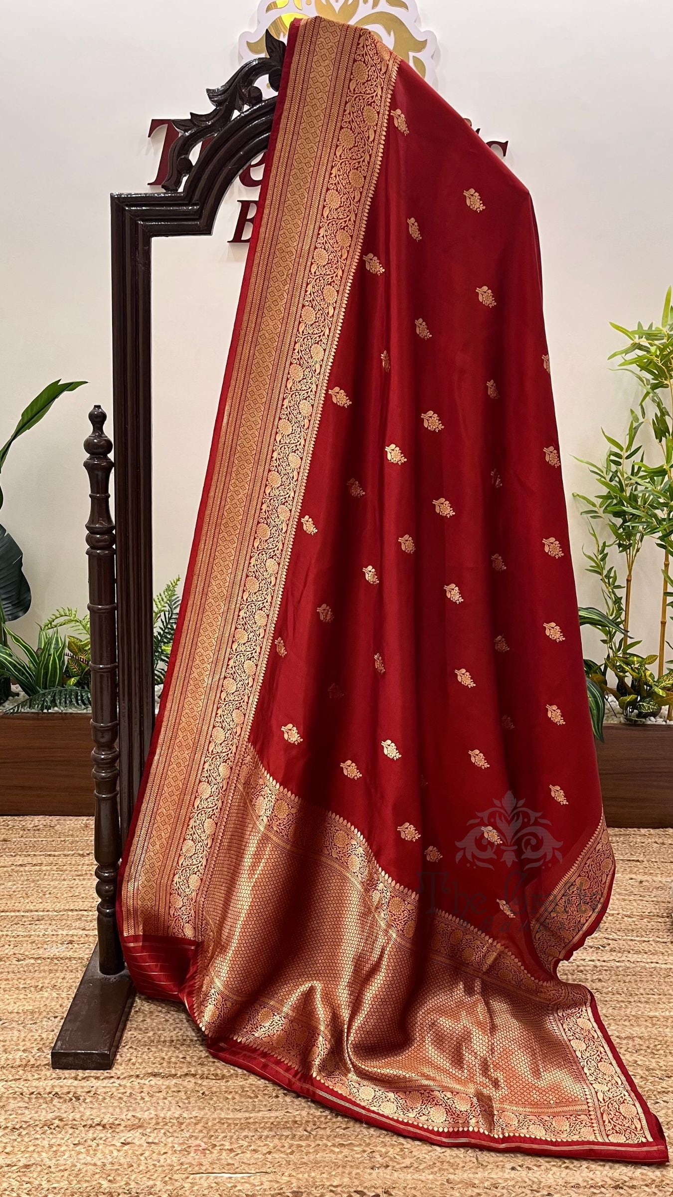 Pure Katan Silk Handloom Banarasi Saree - with kadhua motifs