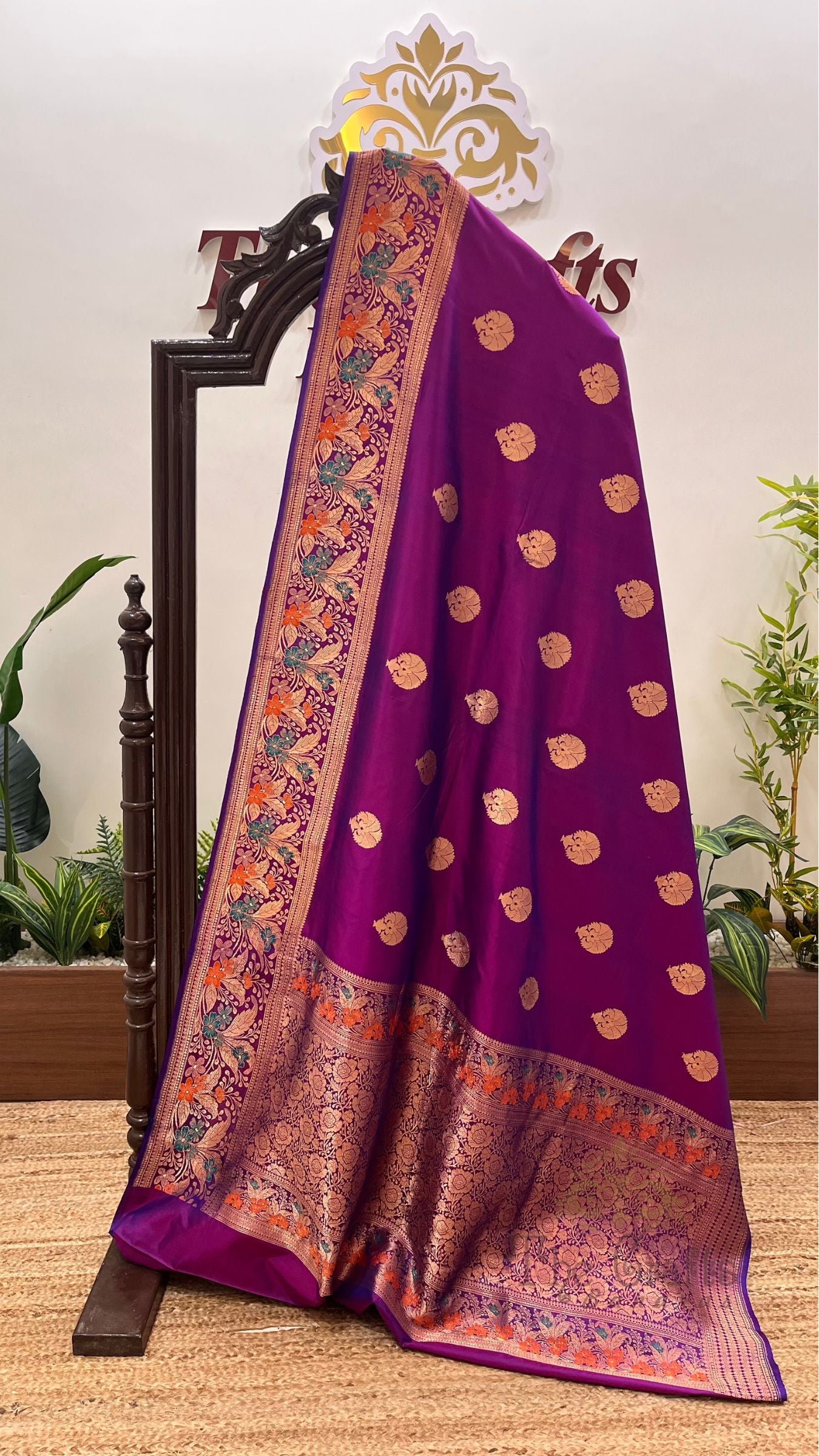 Pure Katan Silk Handloom Banarasi Saree - with kadhua motifs